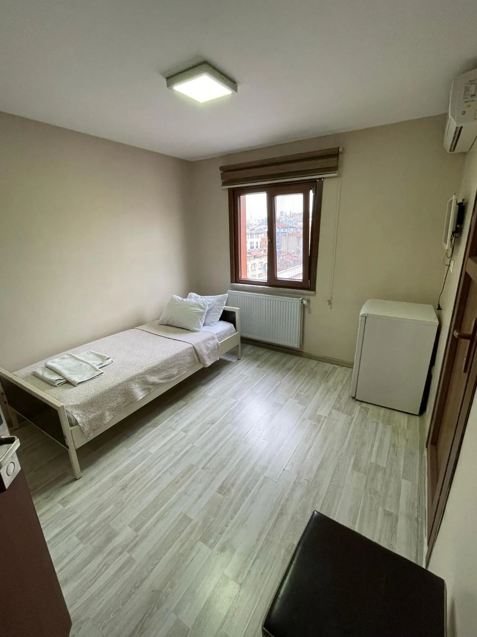 Bed in Beyoglu Huzur Hotel