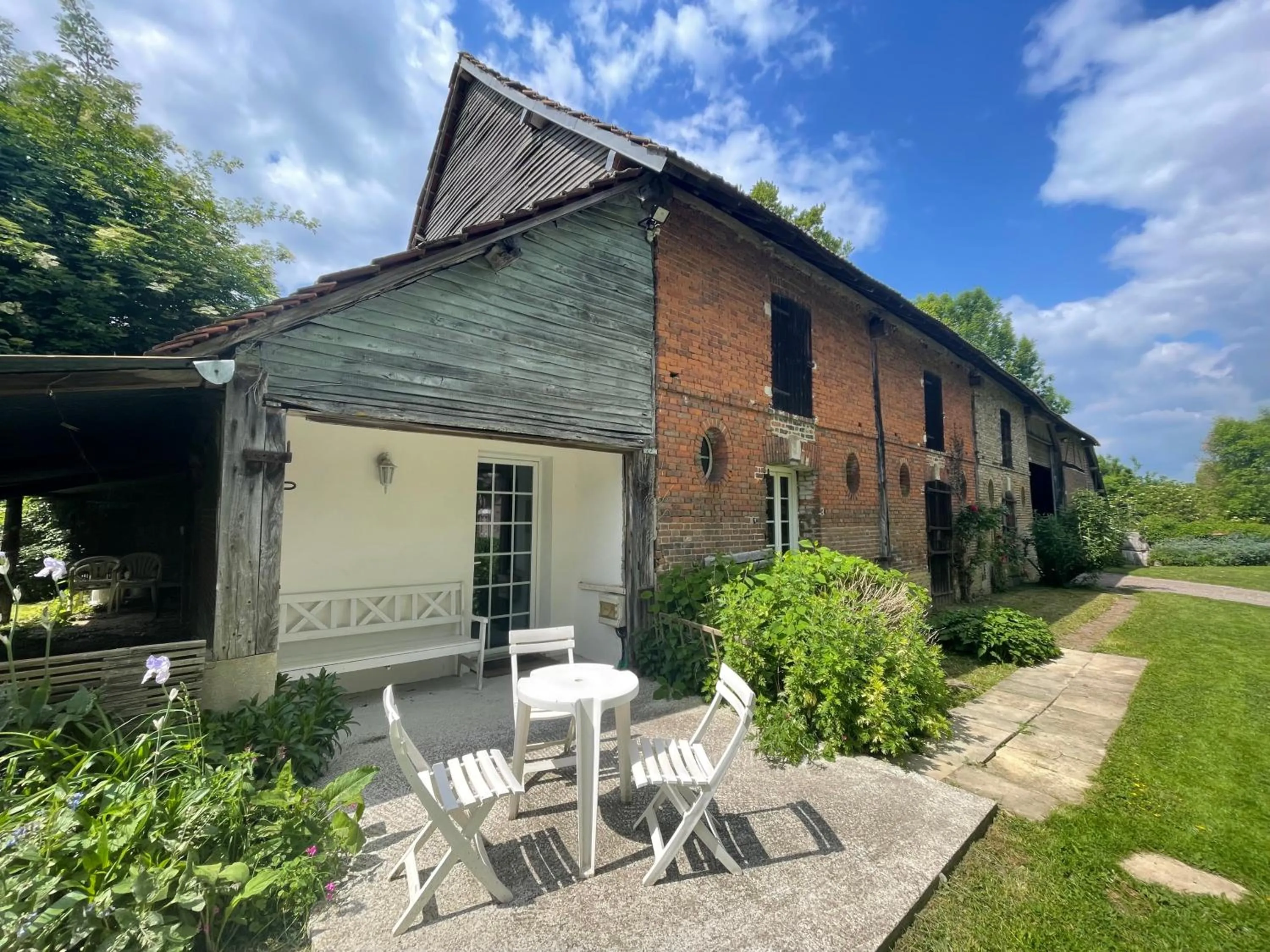 Garden view in Gîte Le Salon de Musique