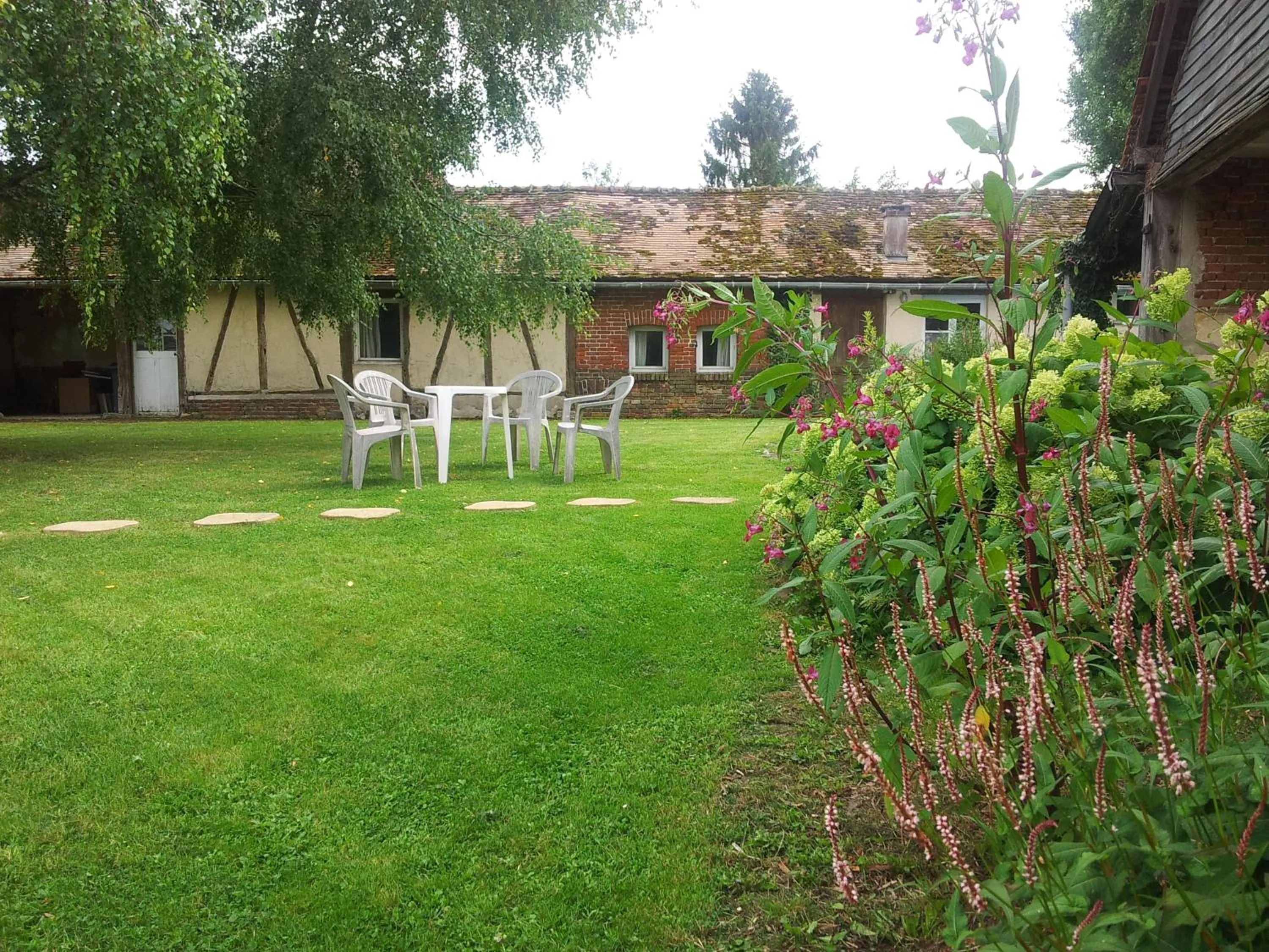 Garden in Gîte Le Salon de Musique
