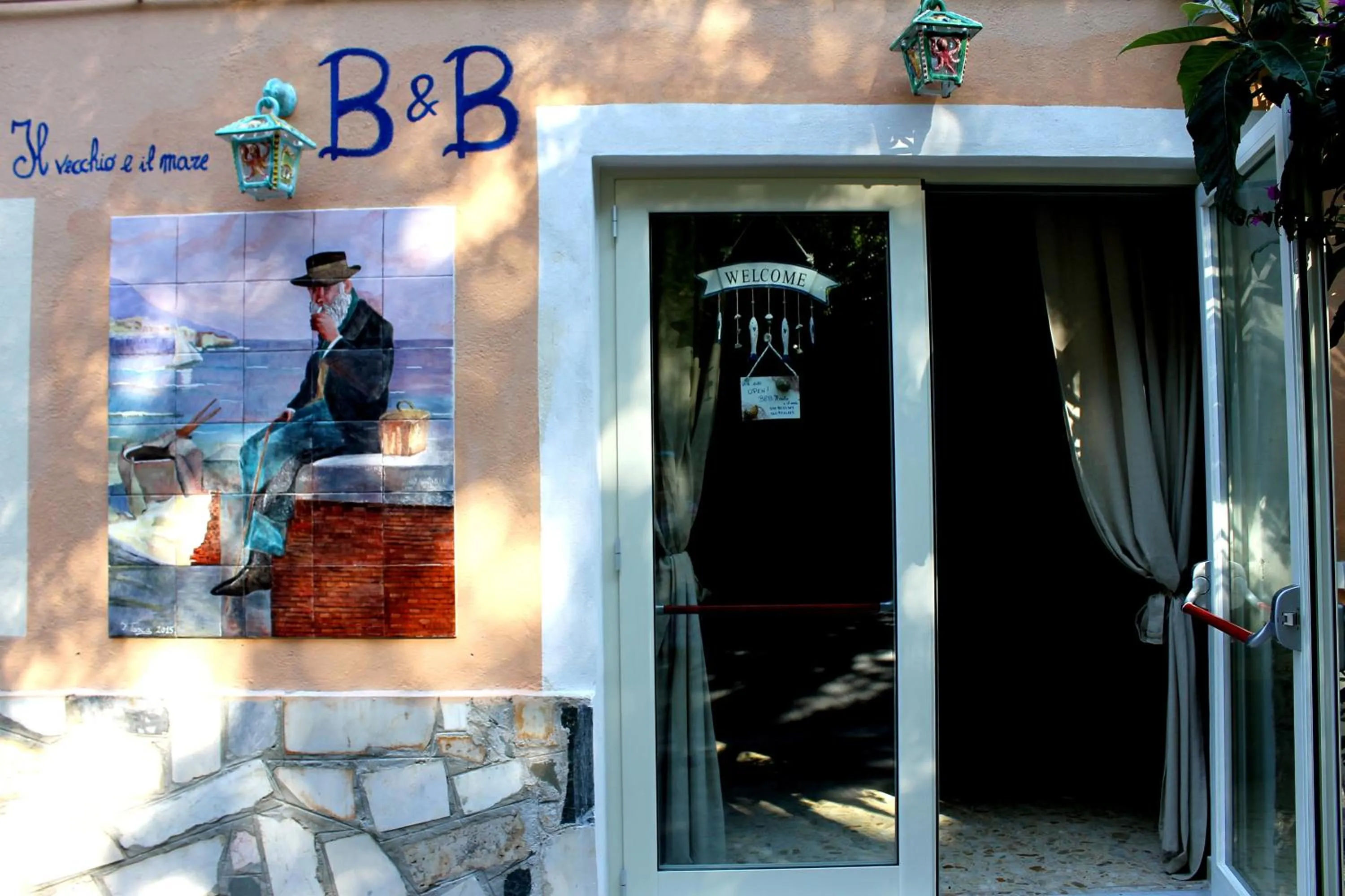 Facade/entrance in Il Vecchio e Il Mare Maratea