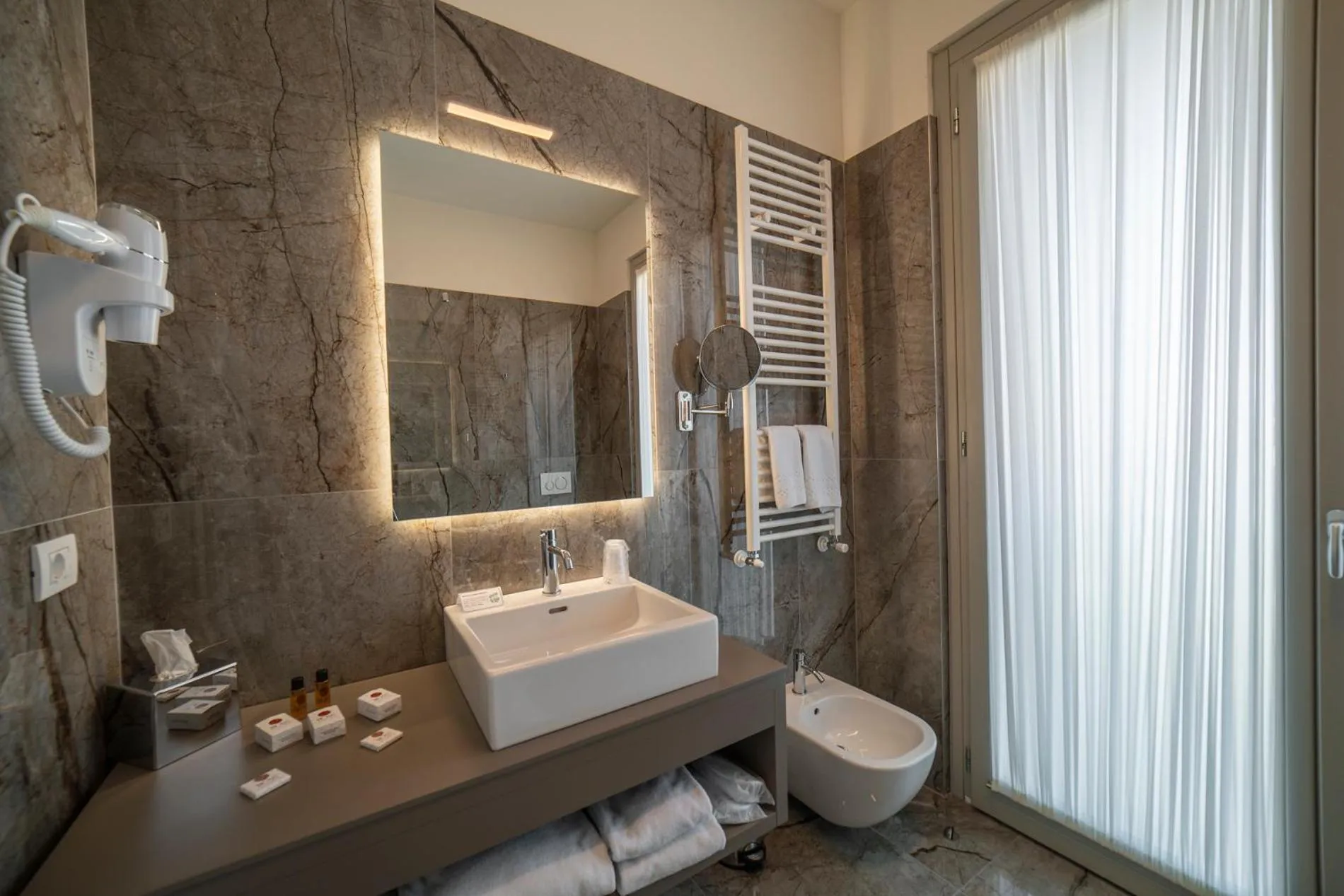 Shower in Hotel Palazzo San Lorenzo & Spa