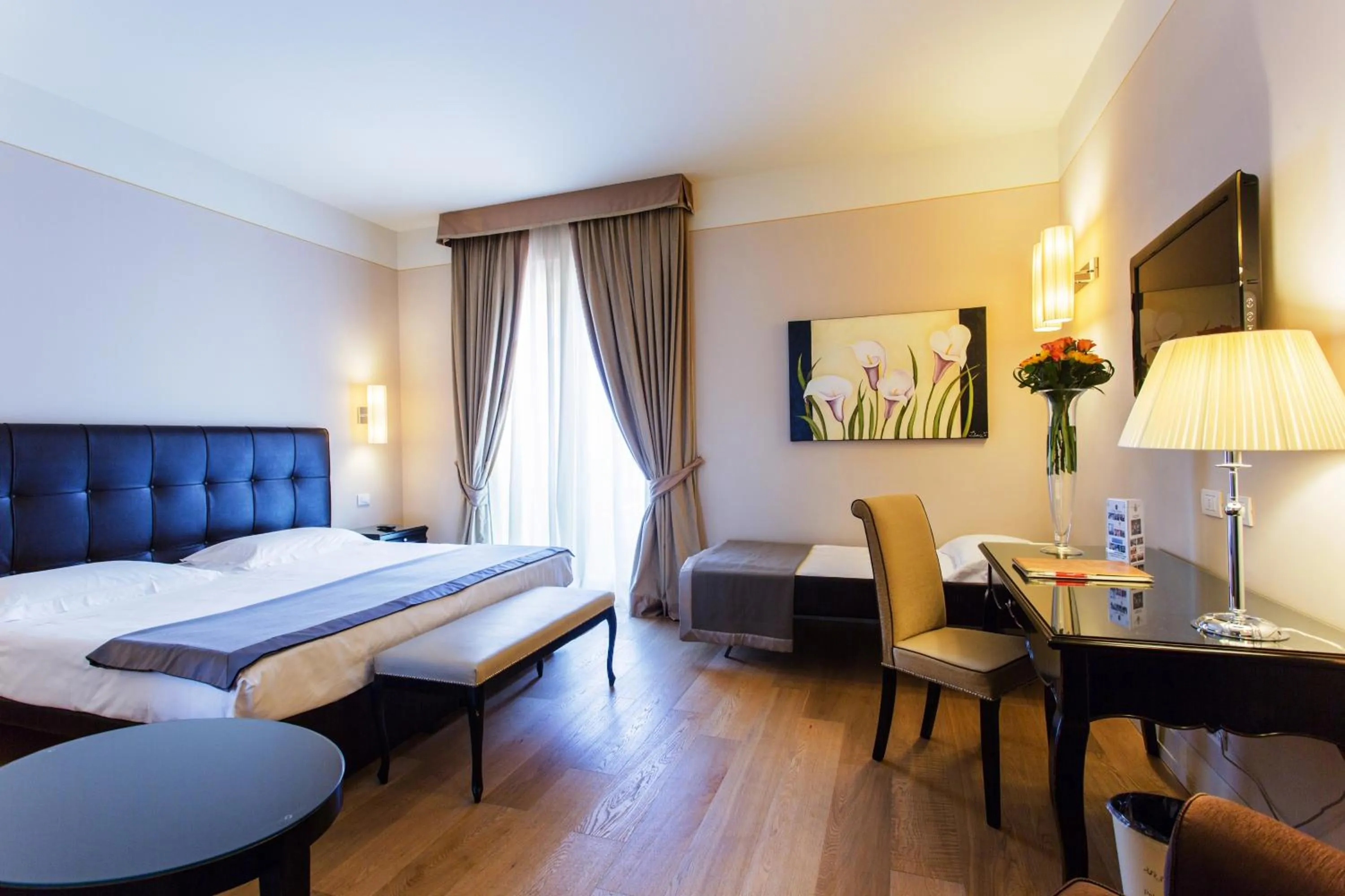 Photo of the whole room, Bed in Hotel Palazzo San Lorenzo & Spa