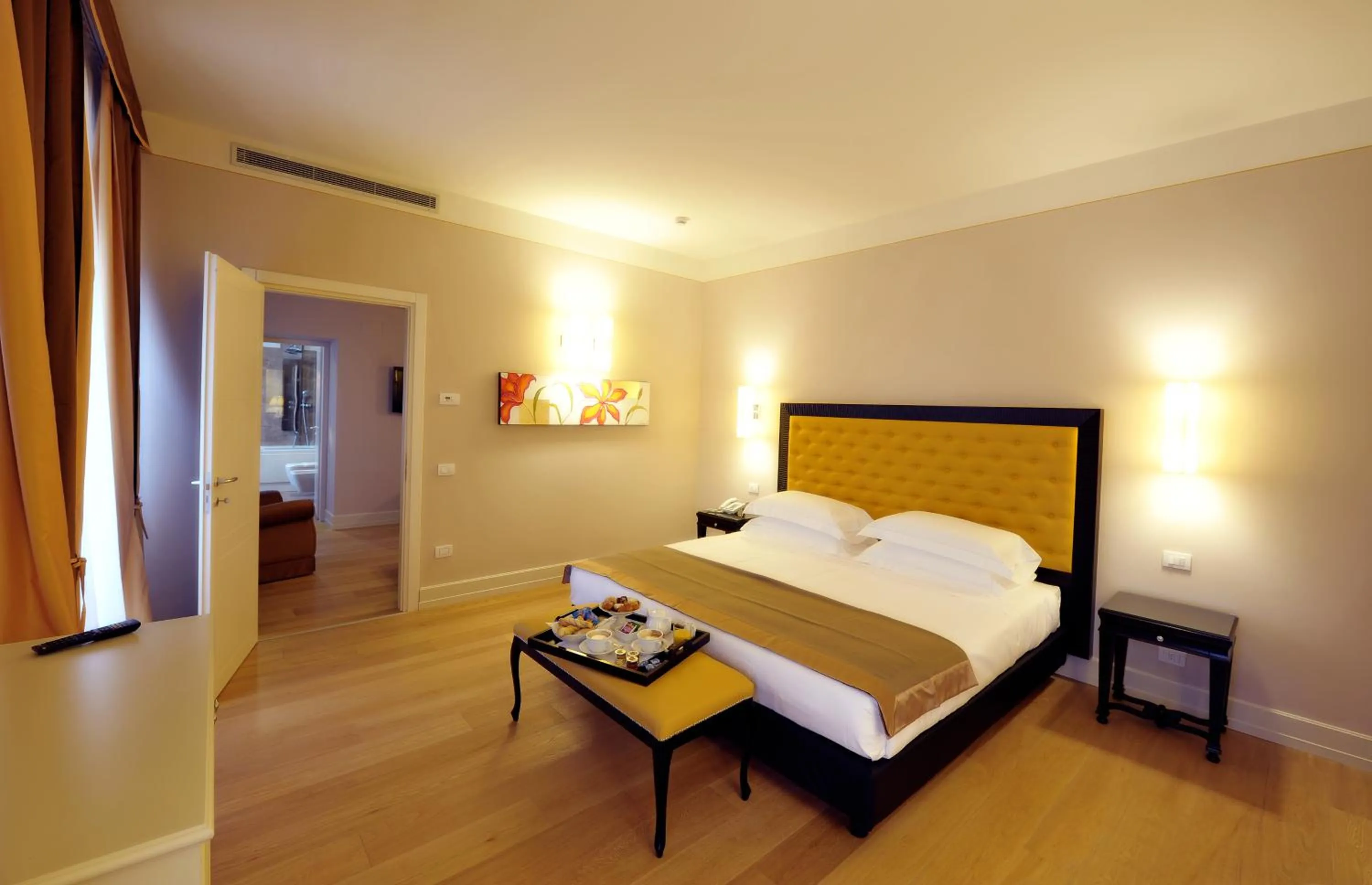 Photo of the whole room, Bed in Hotel Palazzo San Lorenzo & Spa