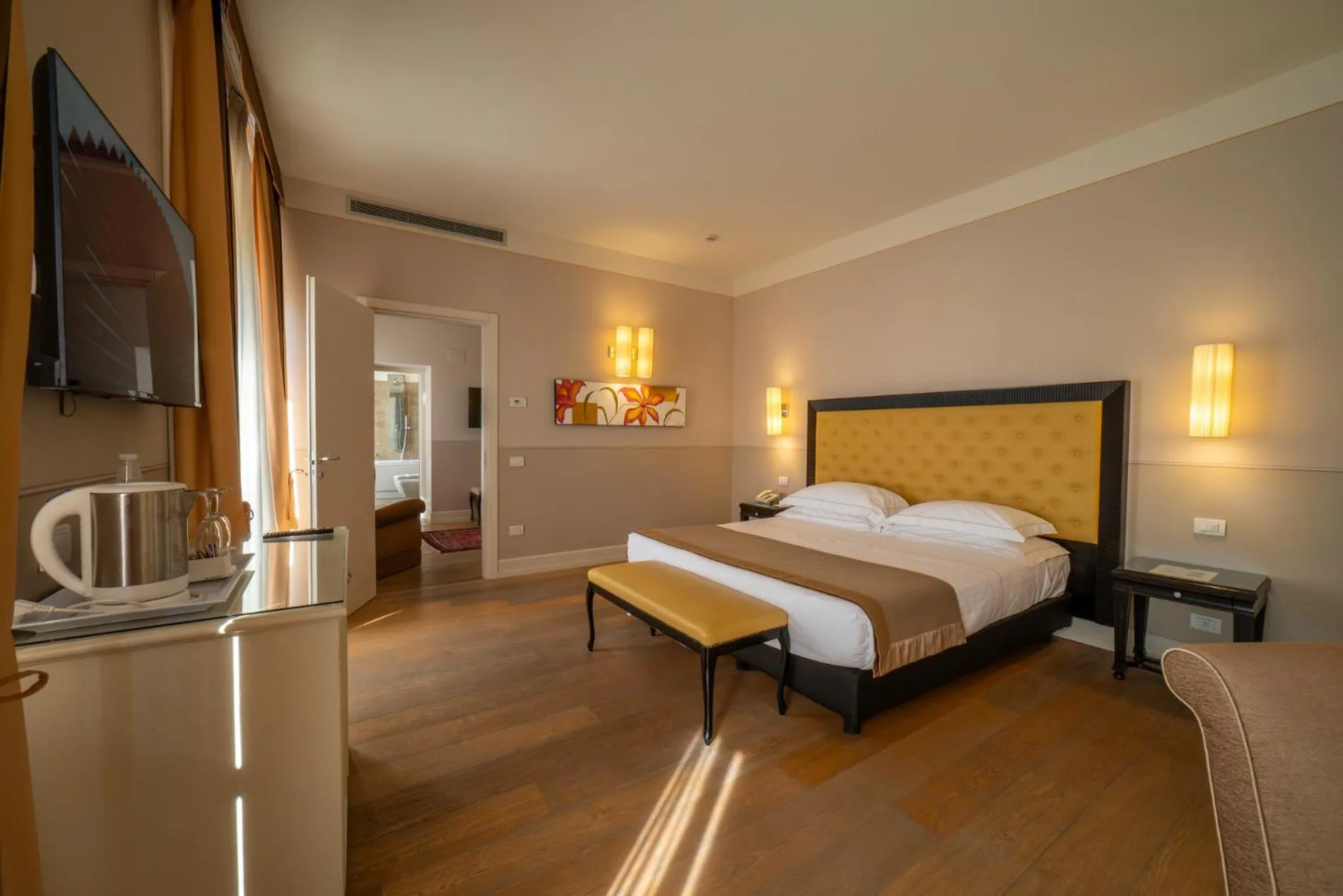 Coffee/tea facilities, Bed in Hotel Palazzo San Lorenzo & Spa