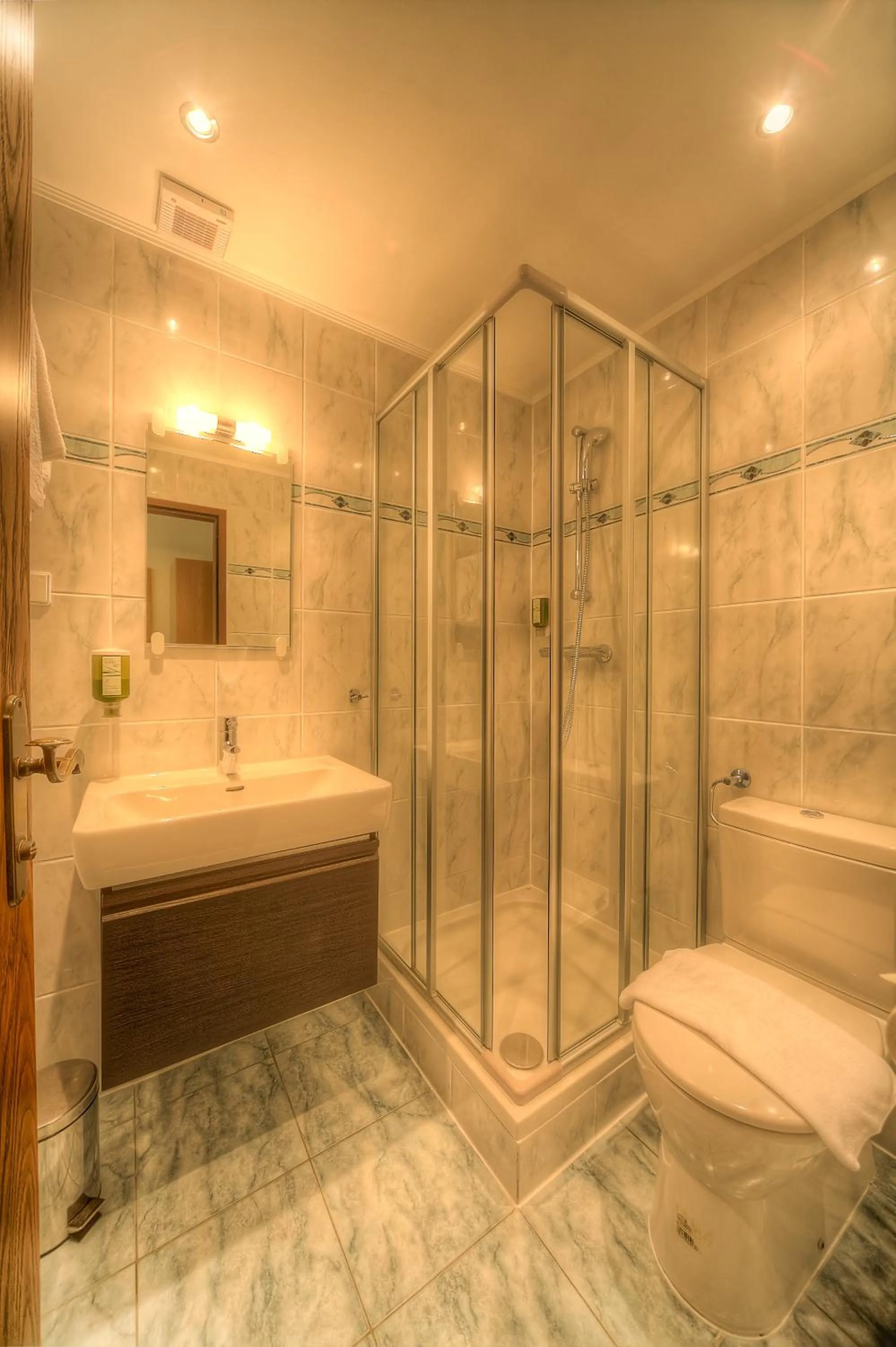 Bathroom in Burgenländerhof Hotel Garni