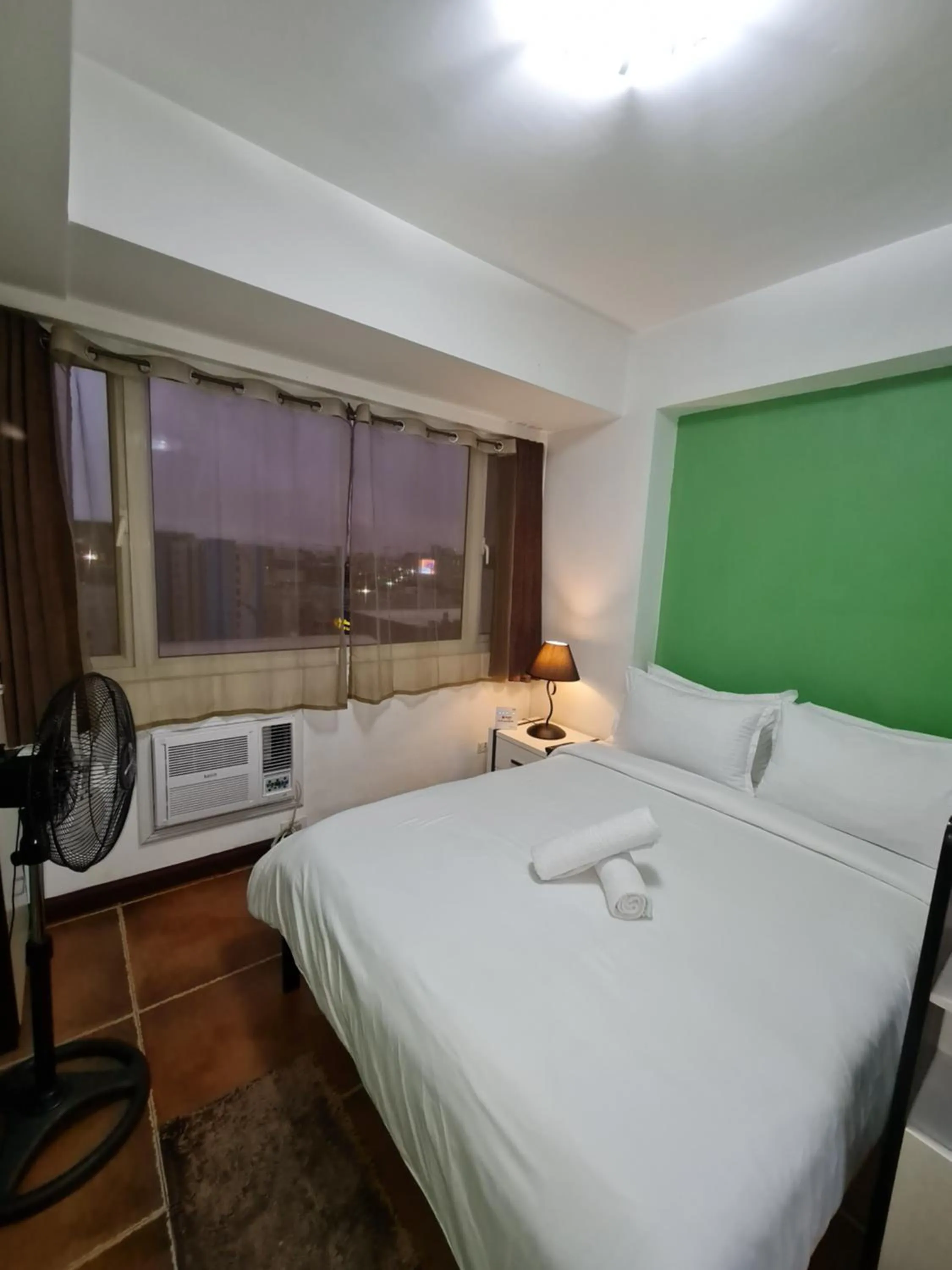 Bed in Solemare Parksuites Condominium - Condo R Us