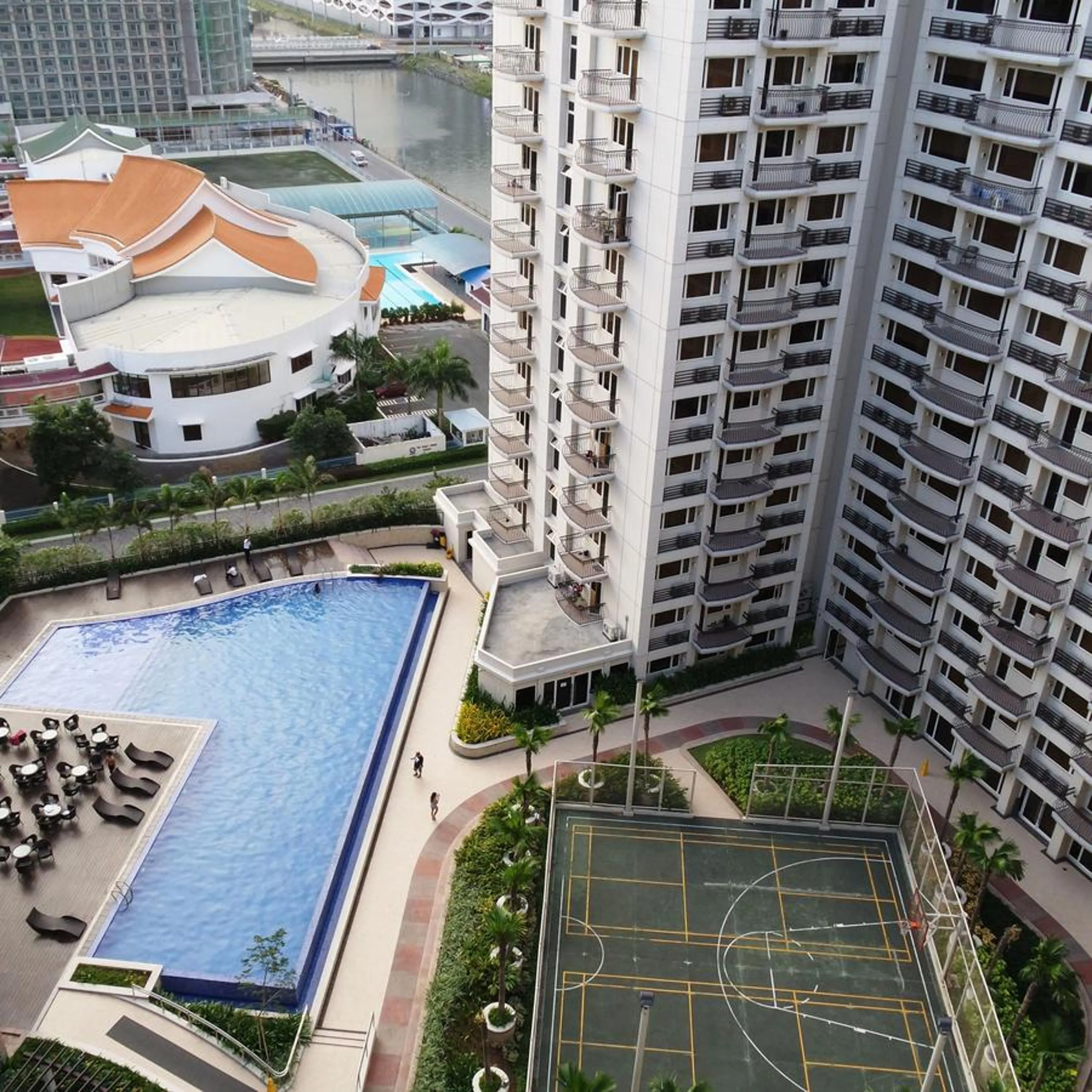 Property building in Solemare Parksuites Condominium - Condo R Us