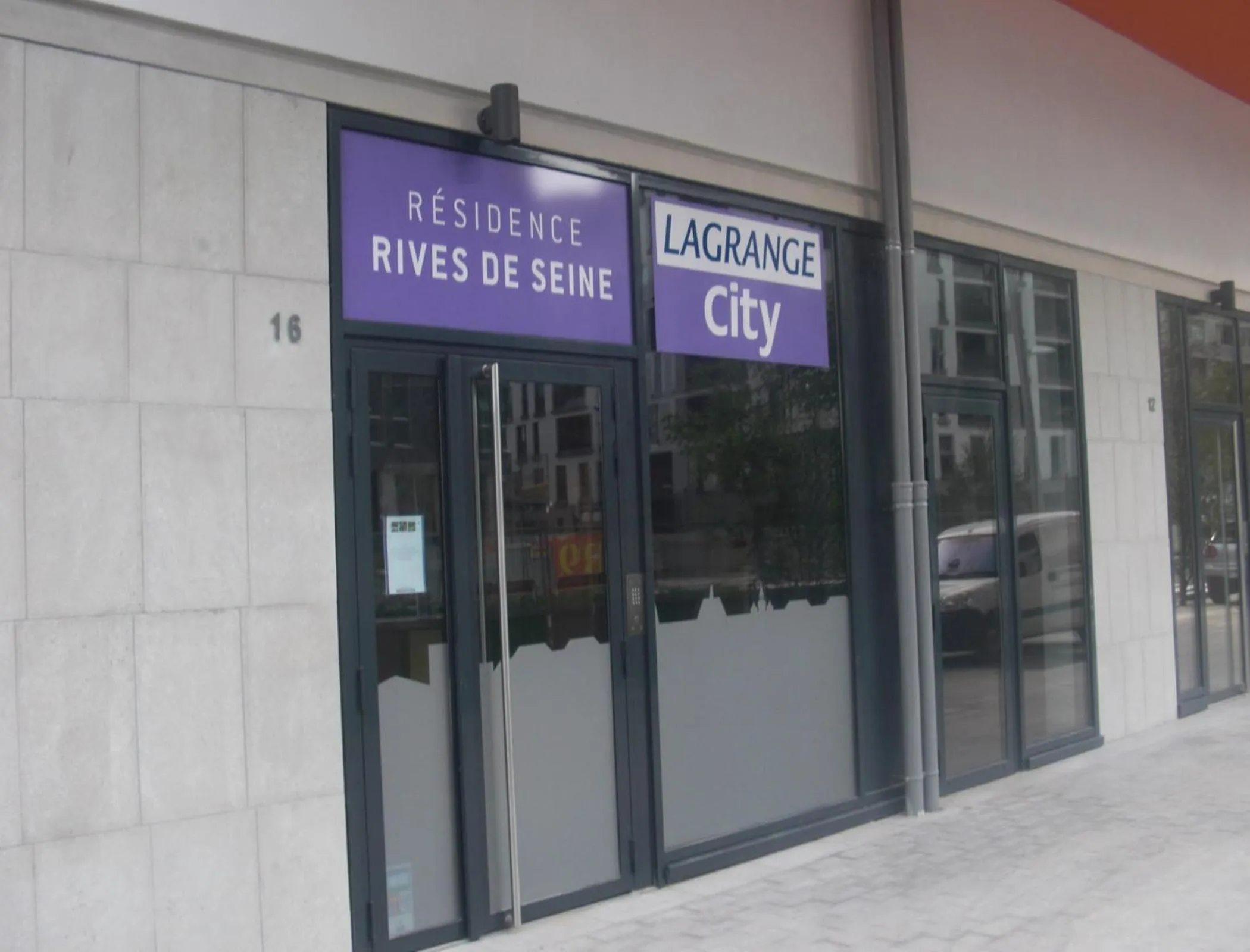 Facade/entrance in Lagrange Apart’Hotel Paris-Boulogne