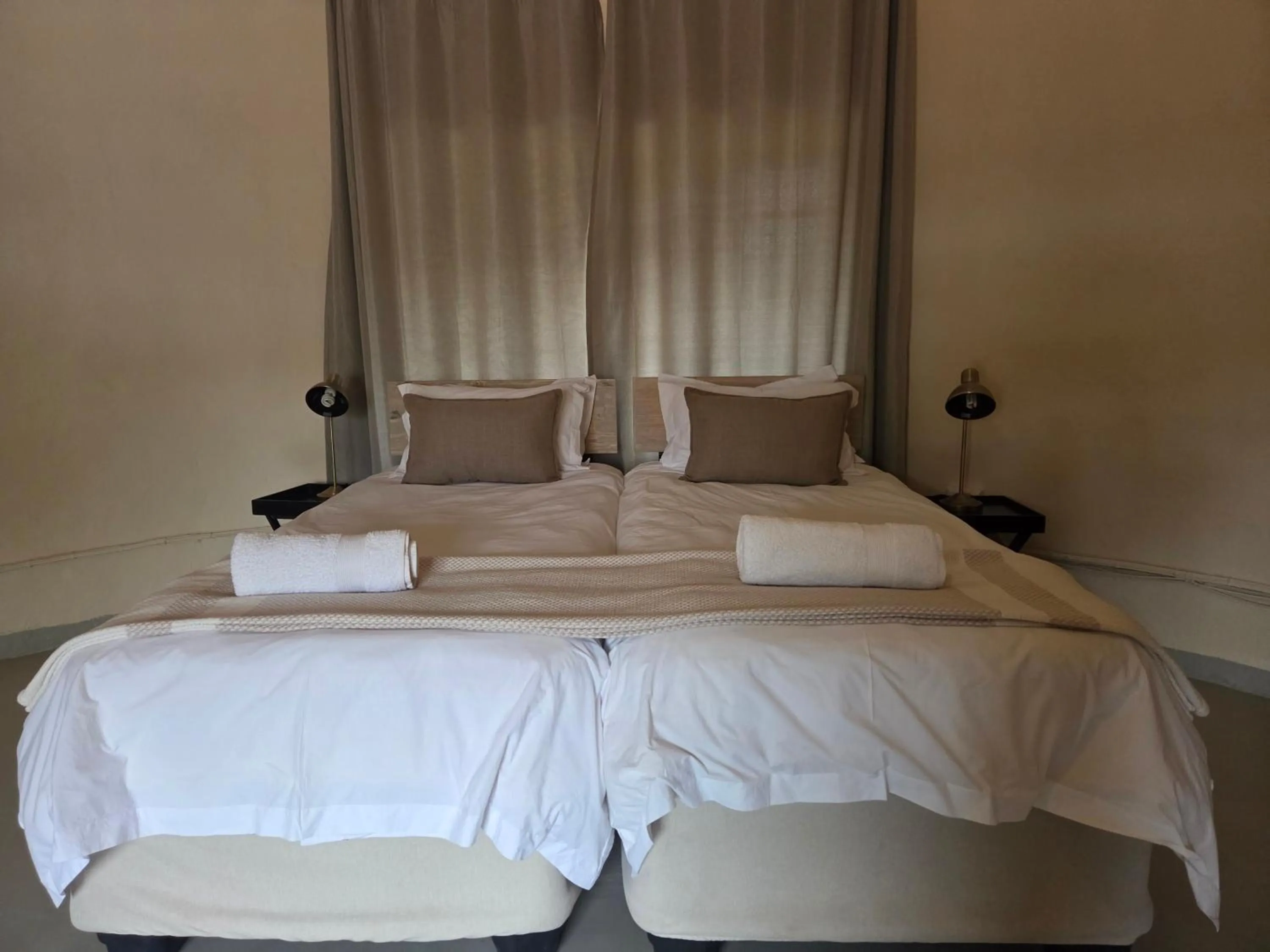 Bed in Three Bridges B&B