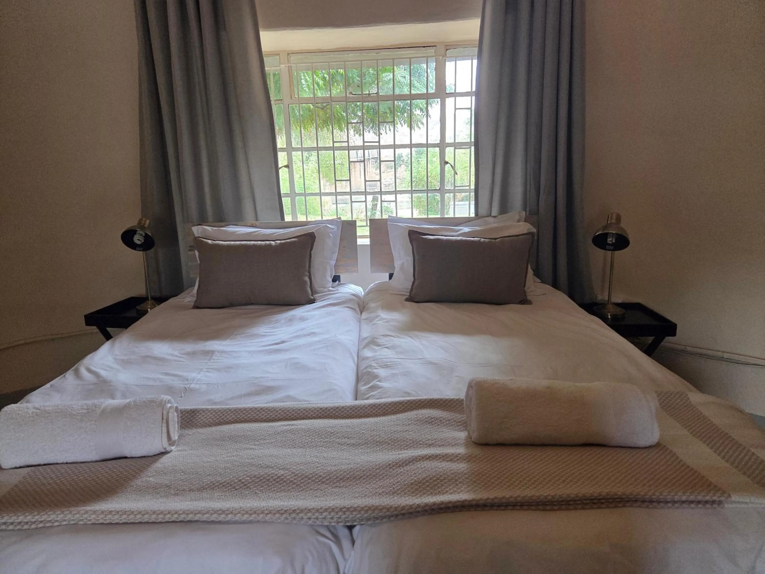 Bed in Three Bridges B&B