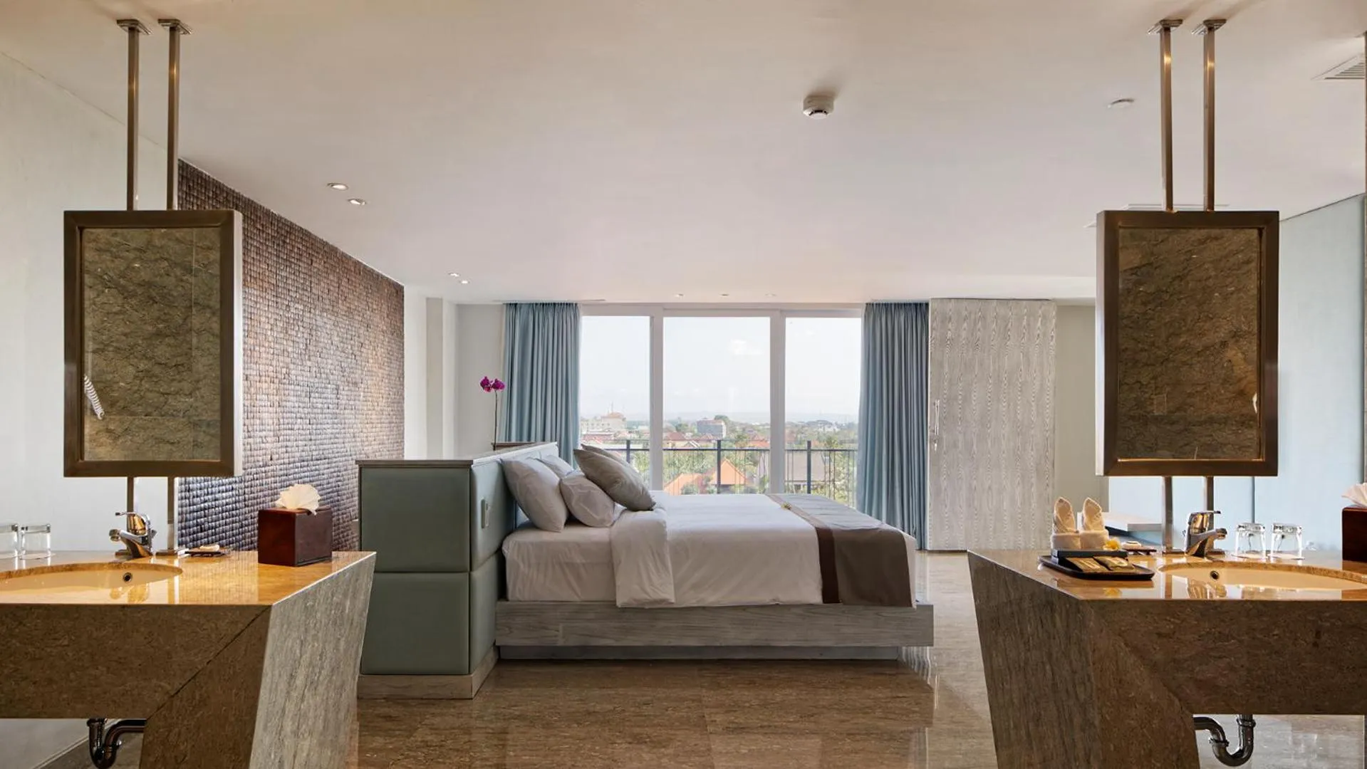 Bathroom, Bed in Hotel Daun Bali Seminyak