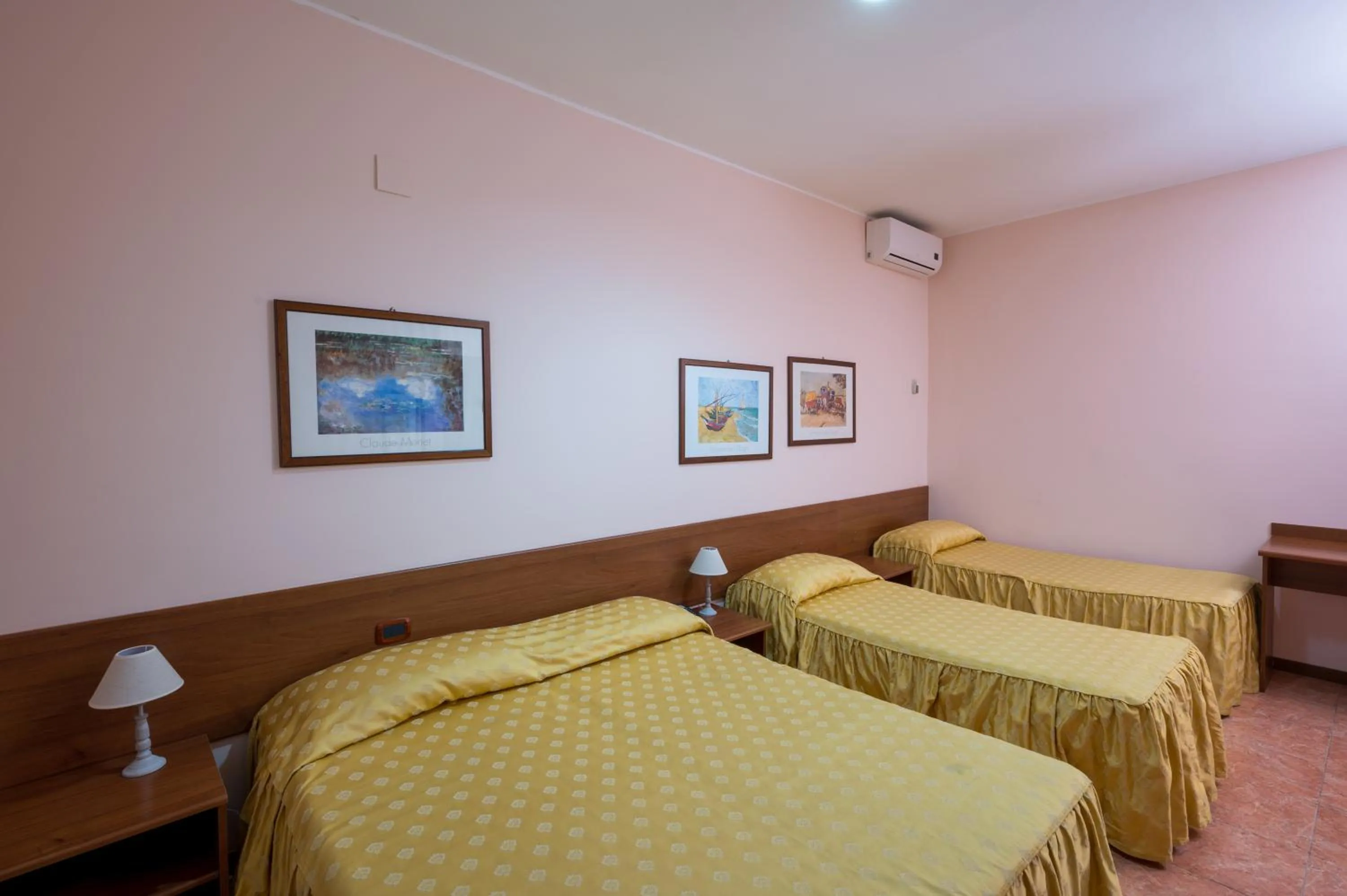 Photo of the whole room, Bed in Valle Degli Ulivi