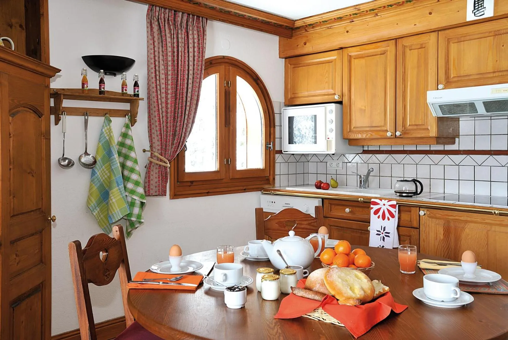 Kitchen or kitchenette in Lagrange Vacances Le Cristal d'Argentière