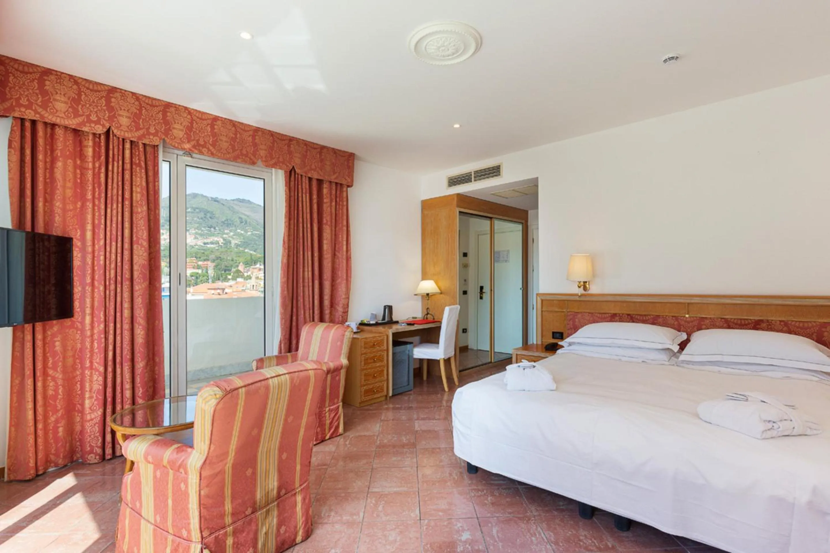 Junior Suite with Sea View in Grand Hotel Mediterranee