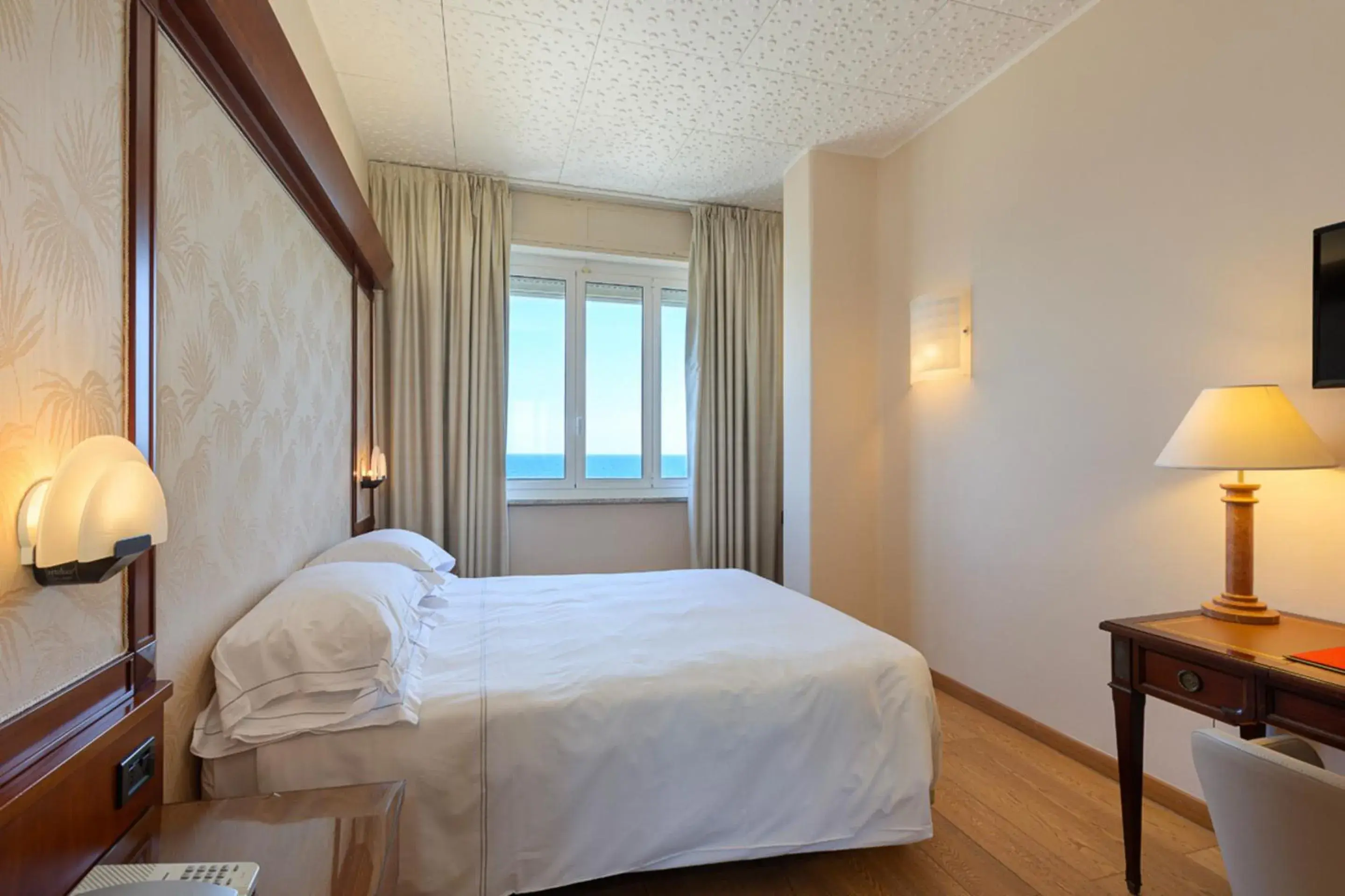 Family Suite with Sea View in Grand Hotel Mediterranee Family Suite with Sea View in Grand Hotel Mediterranee
