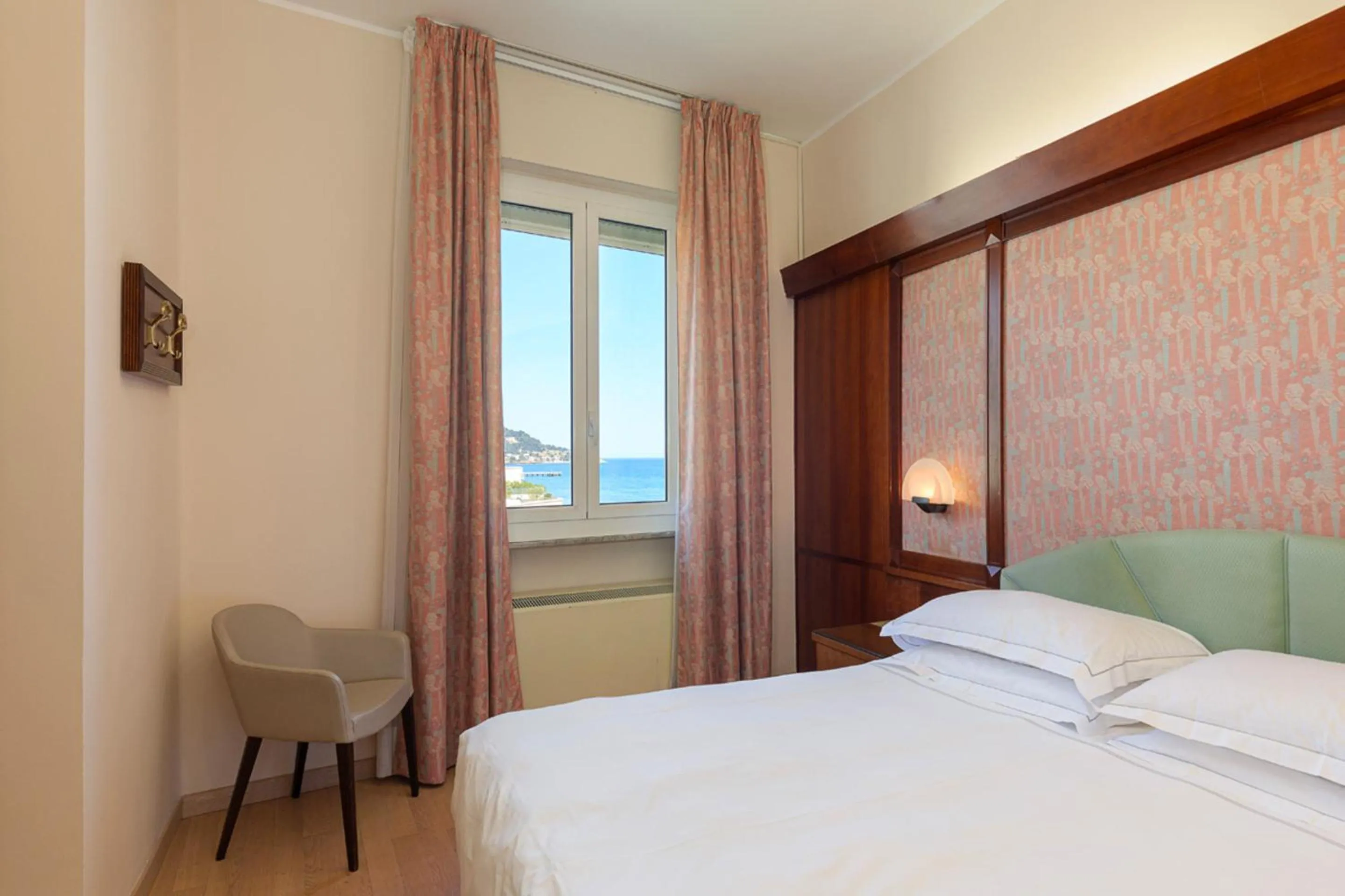 Bed in Grand Hotel Mediterranee