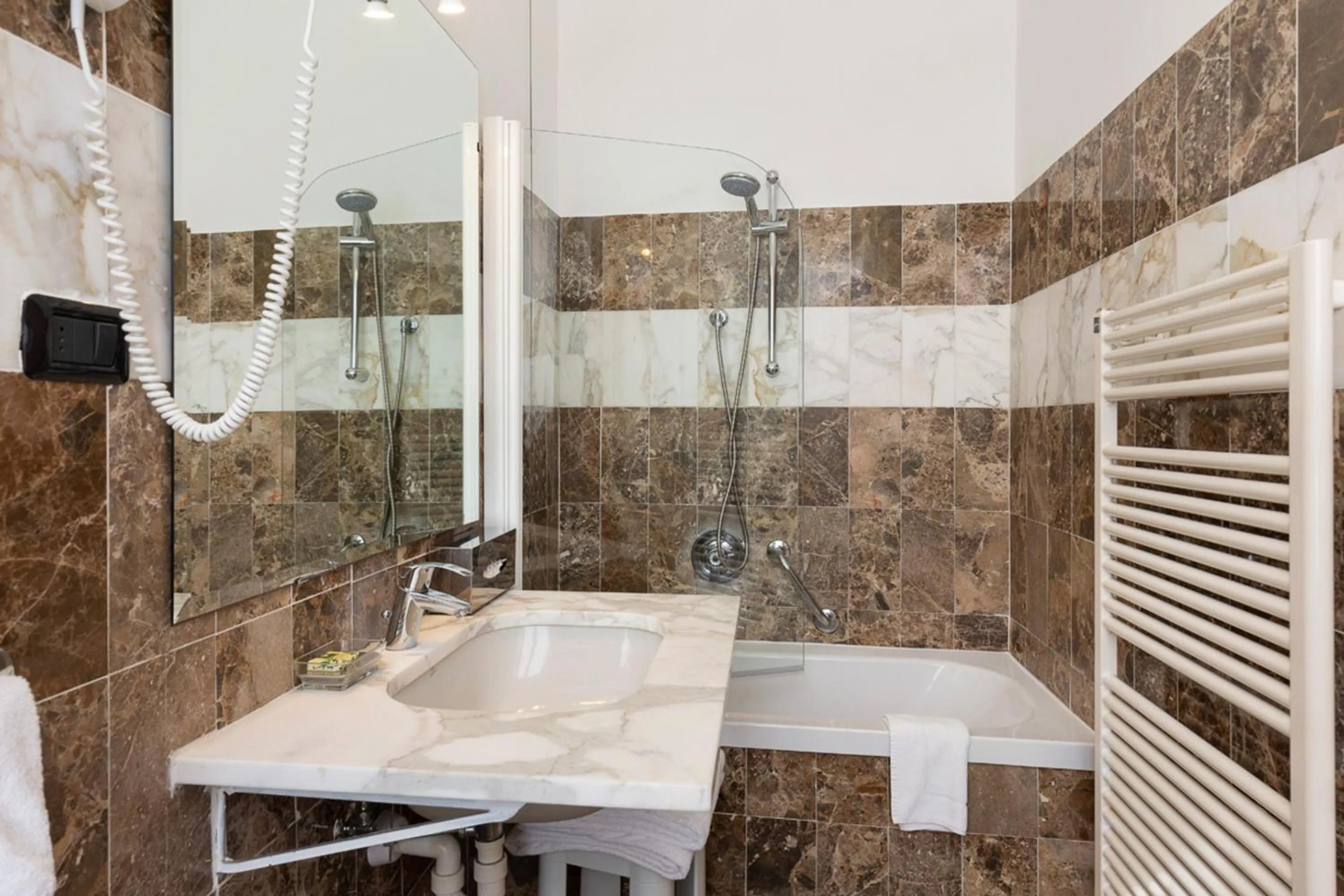 Shower in Grand Hotel Mediterranee