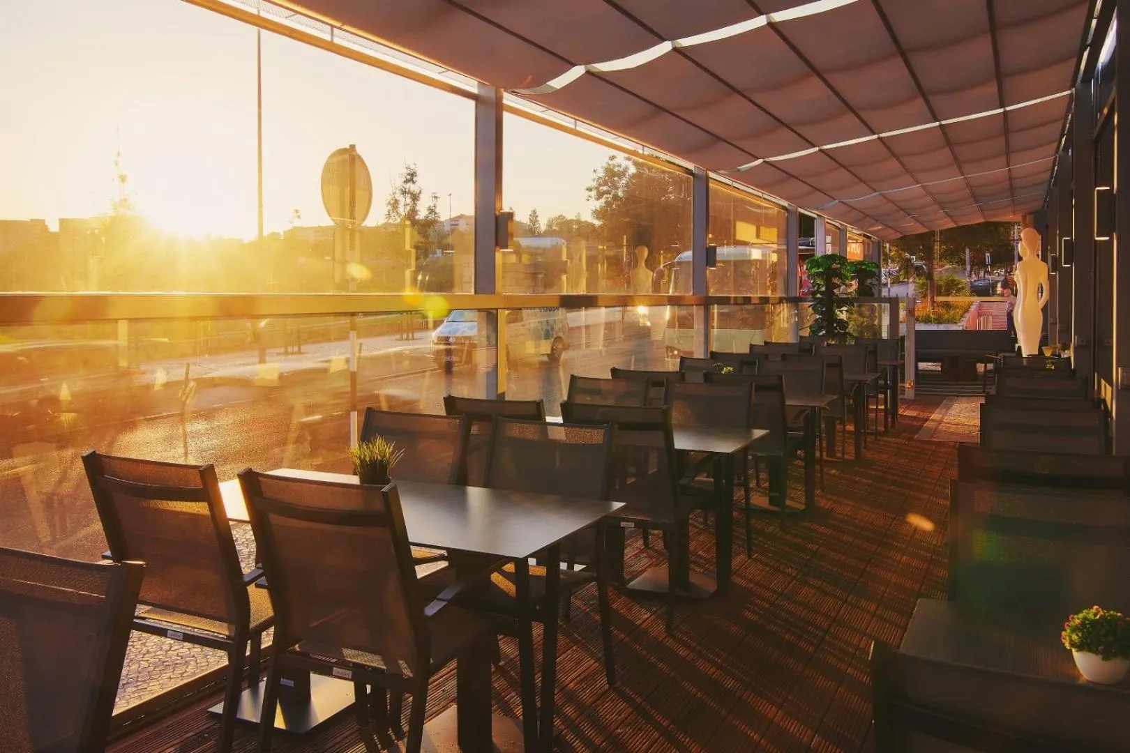 Restaurant/places to eat in Mercure Lisboa Almada