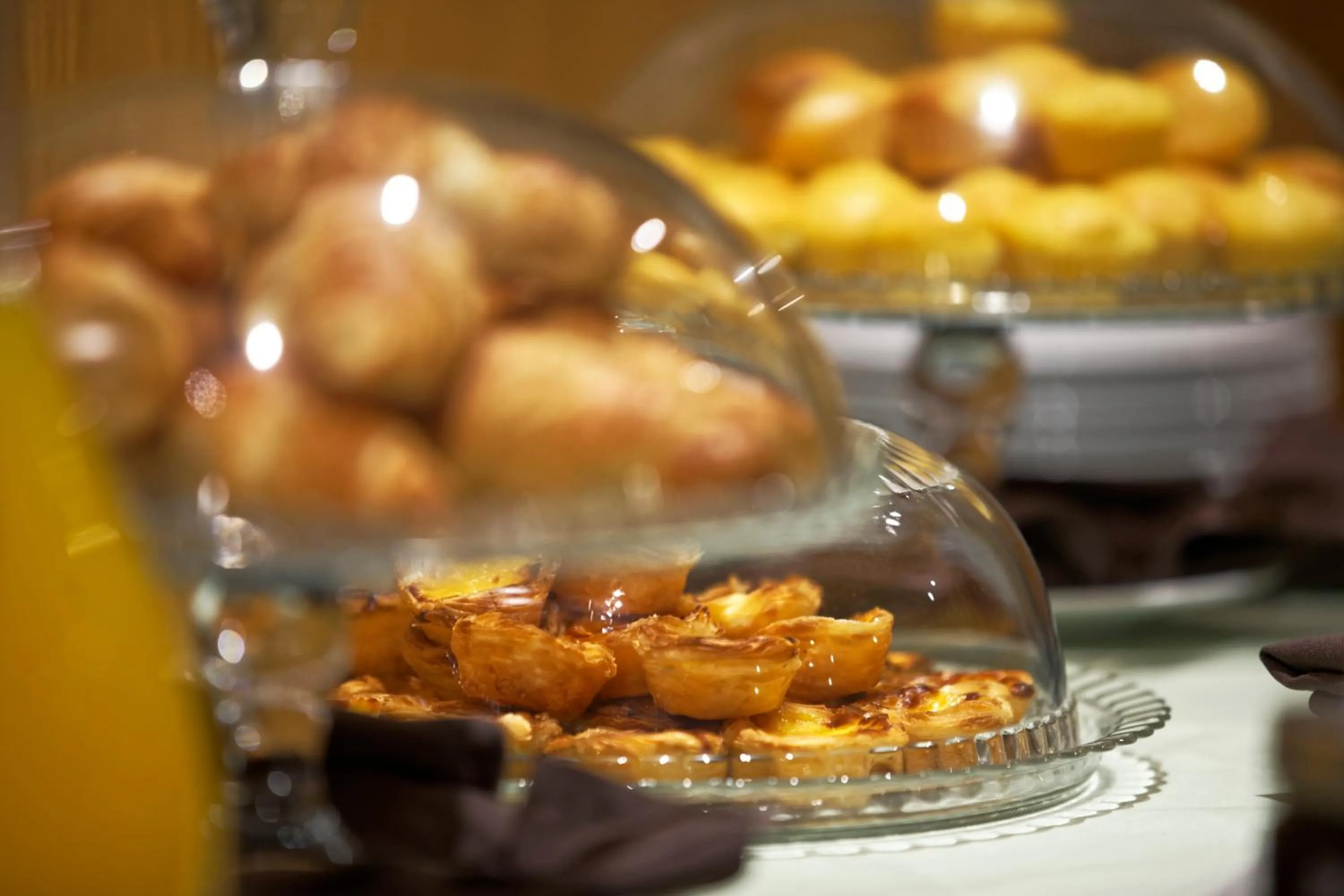 Buffet breakfast in Mercure Lisboa Almada
