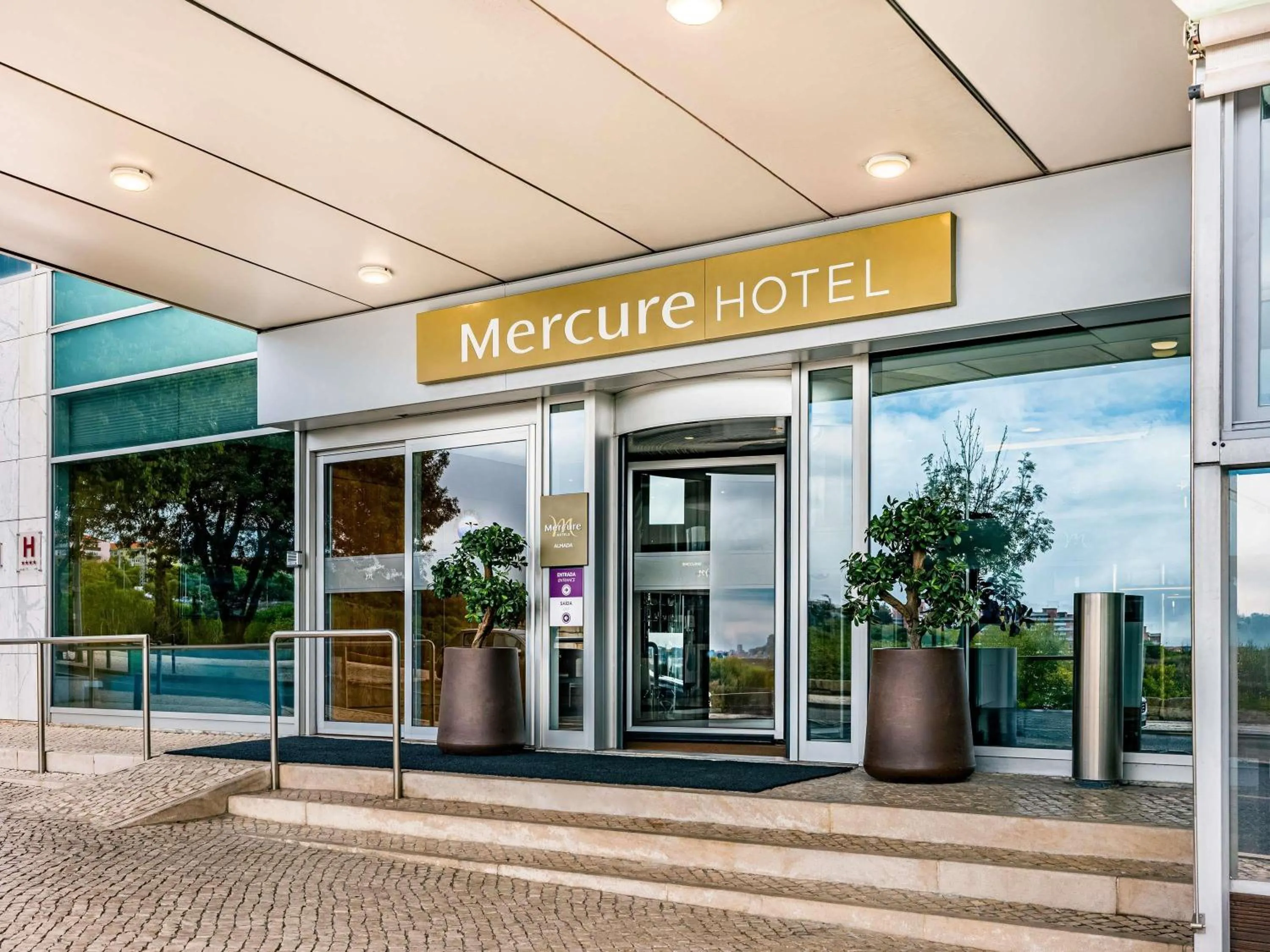 Property building in Mercure Lisboa Almada