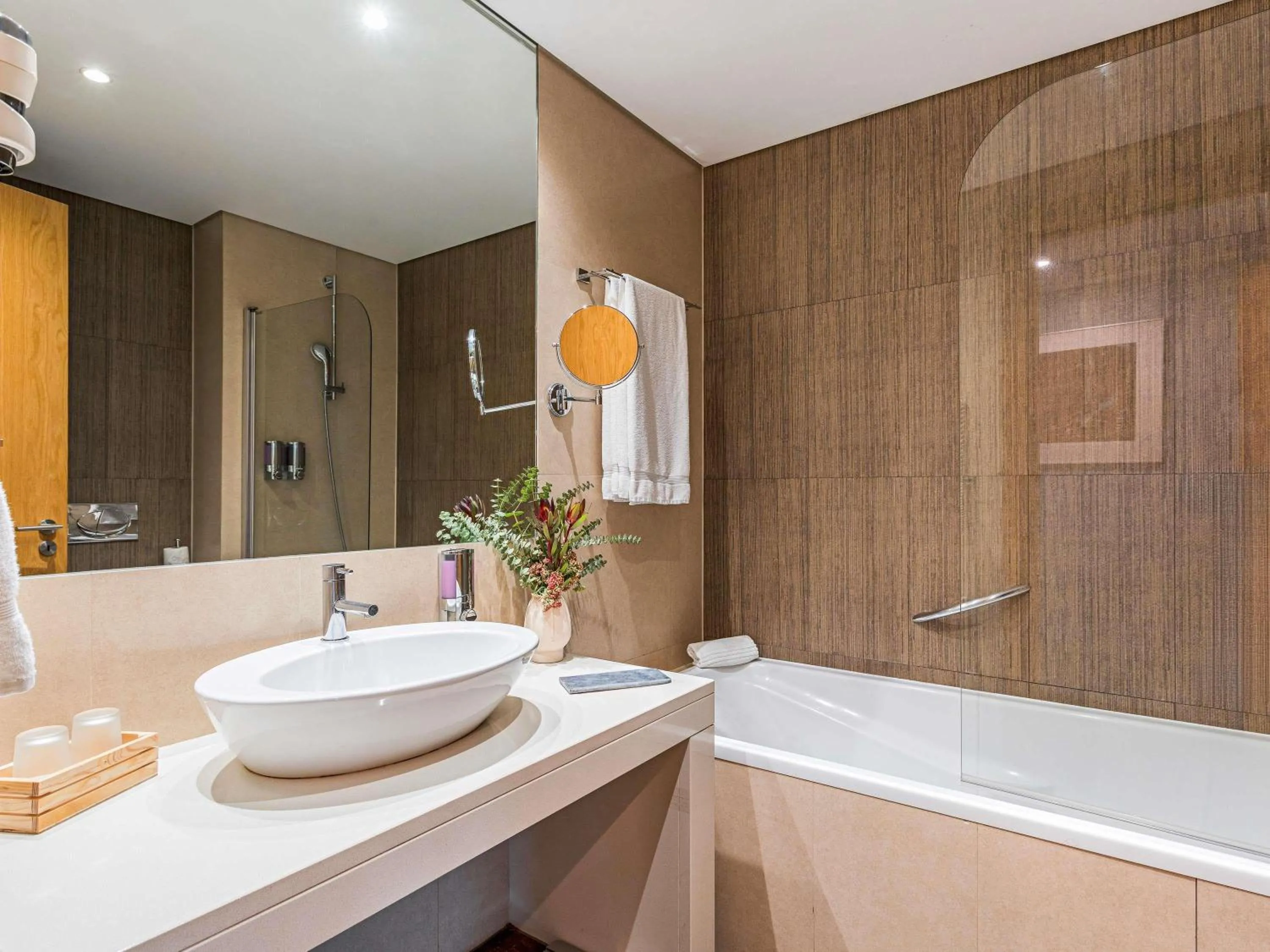 Bedroom in Mercure Lisboa Almada