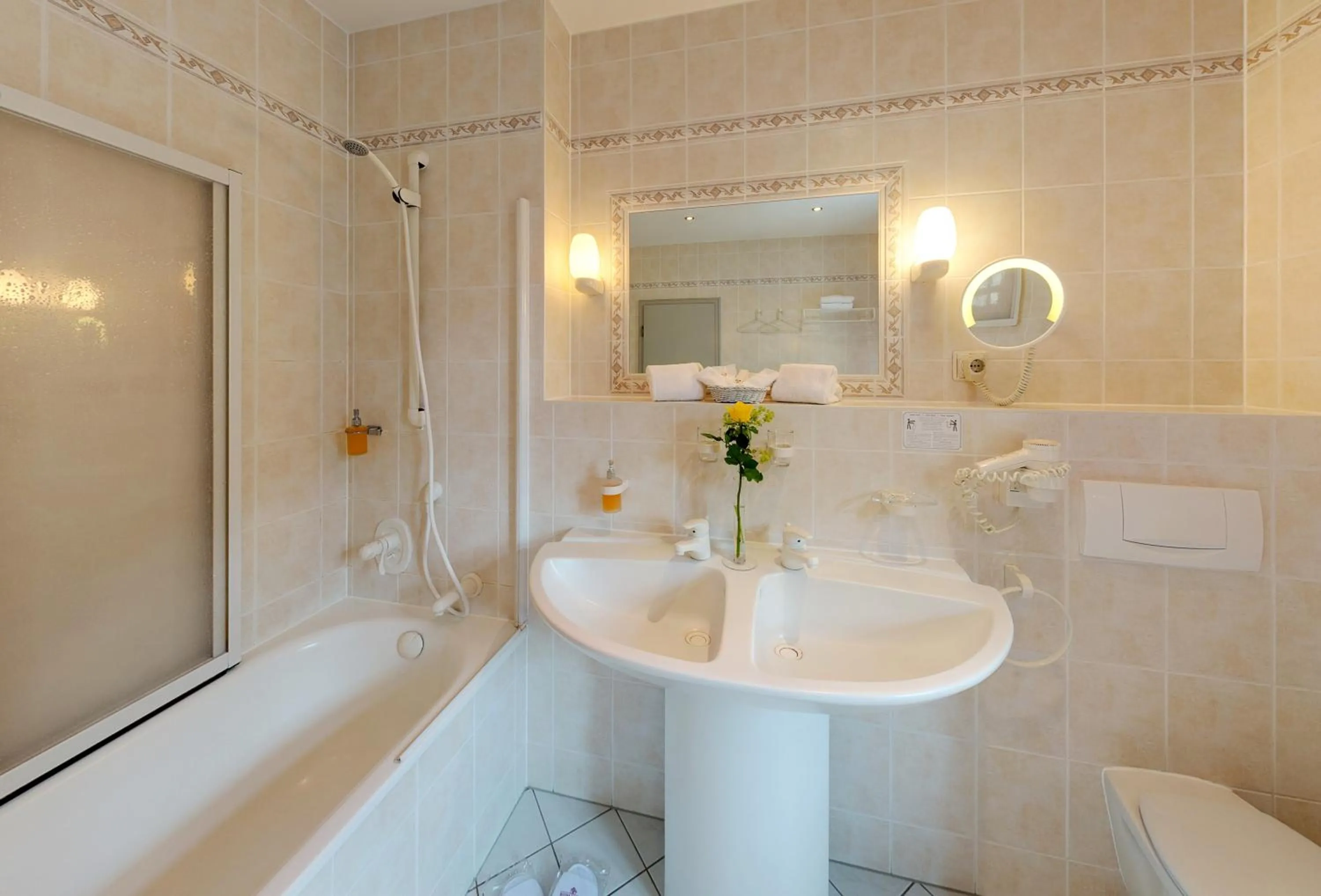 Bathroom in Romantik Hotel Burgkeller Residenz Kerstinghaus