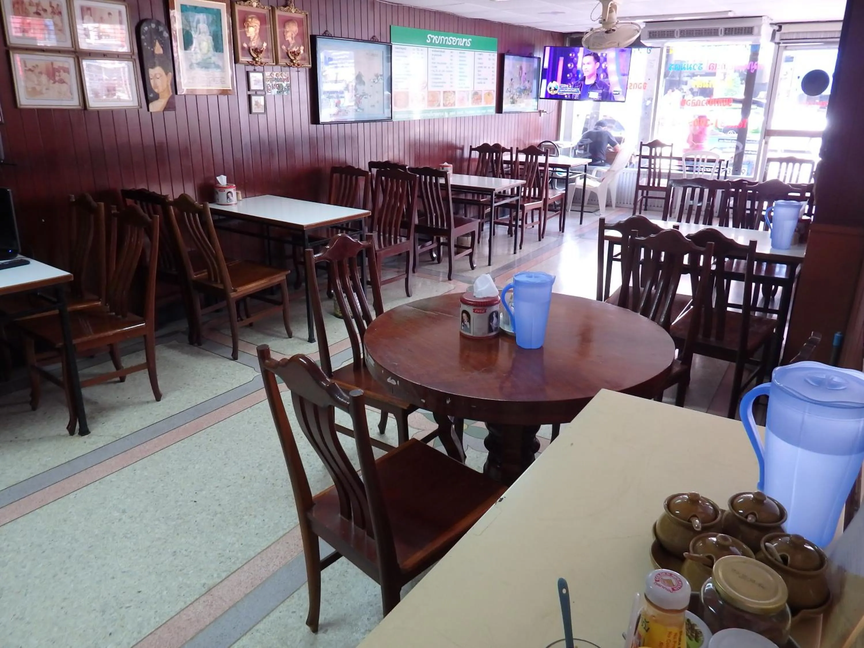 Restaurant/places to eat in Sakol Hotel