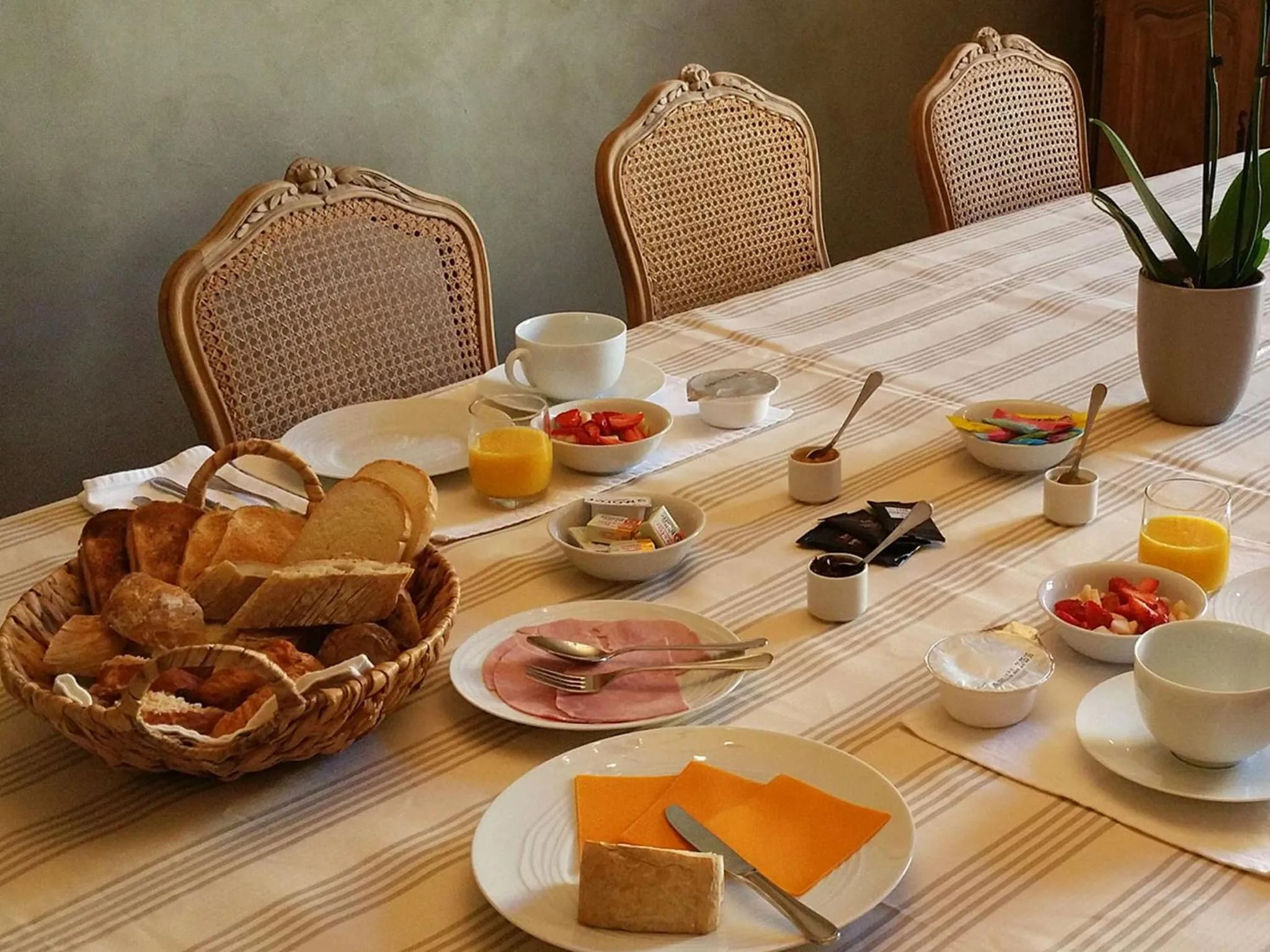 Decorative detail in La Sauternaise, luxury Boutique B&B