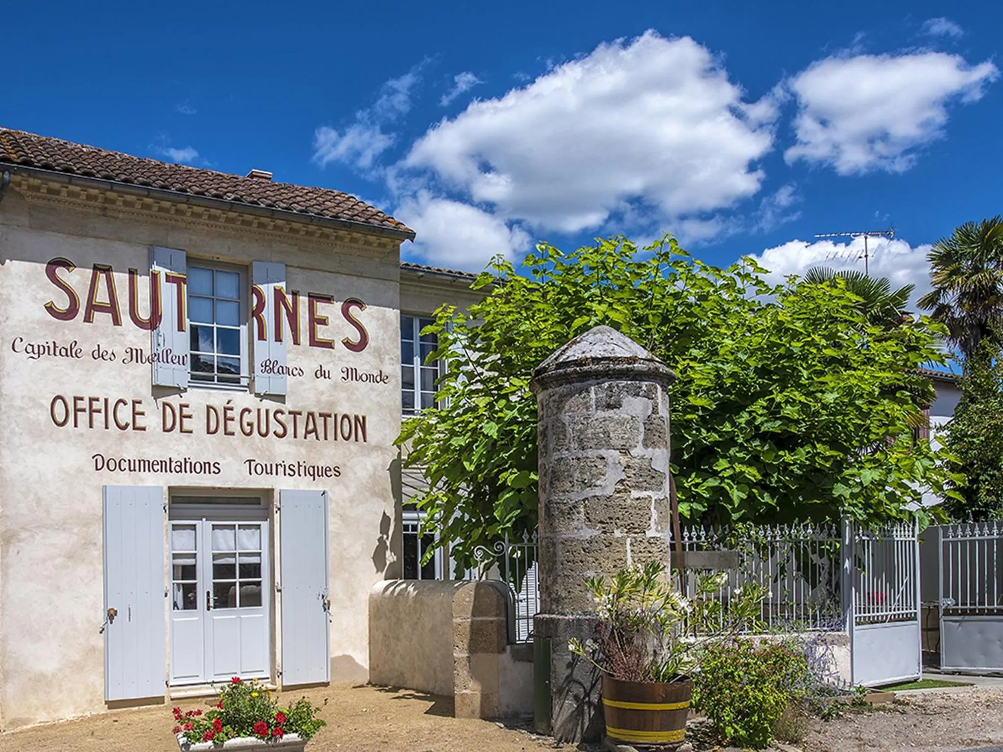 Facade/entrance in La Sauternaise, luxury Boutique B&B