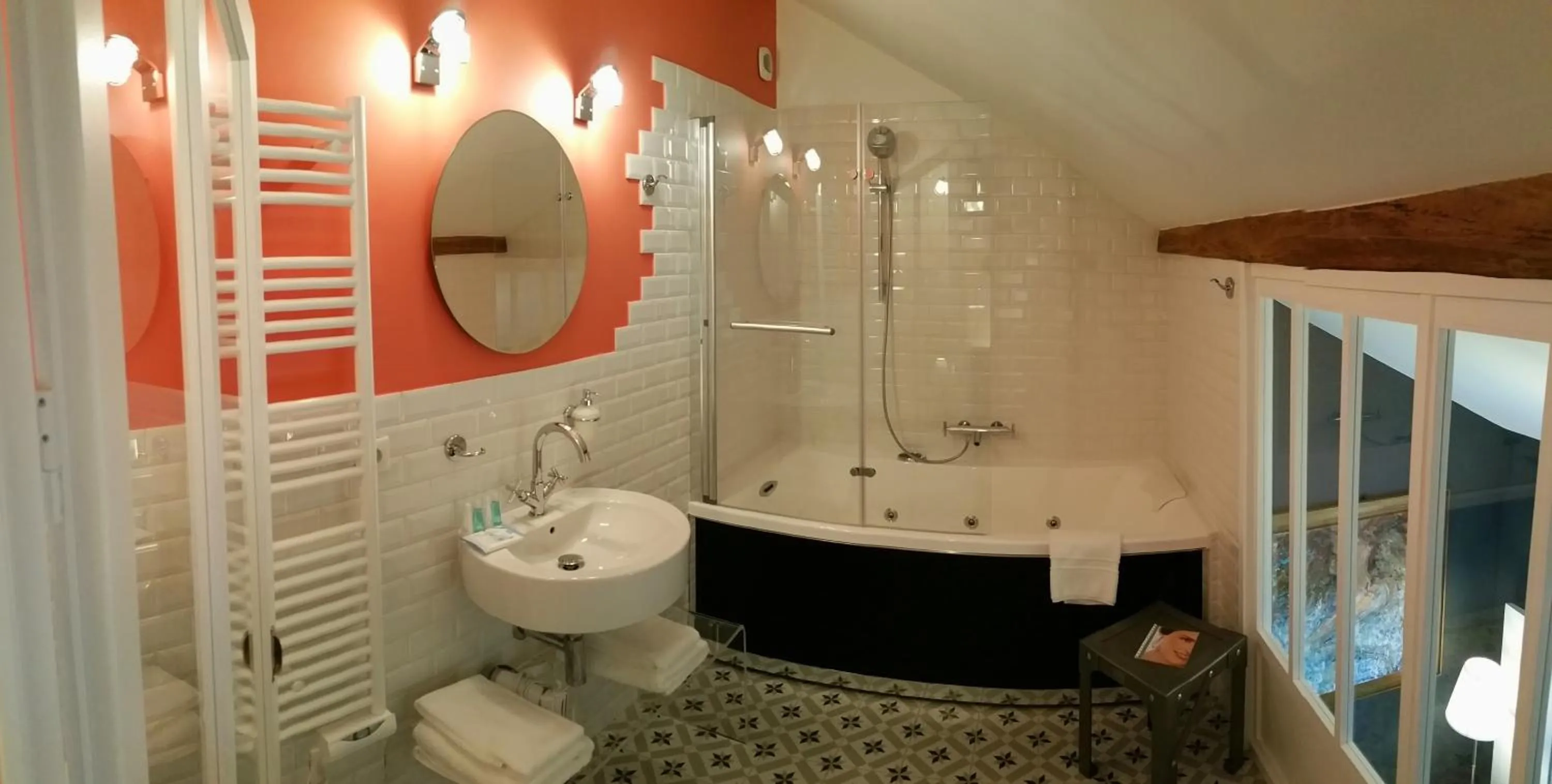 Hot Tub in La Sauternaise, luxury Boutique B&B