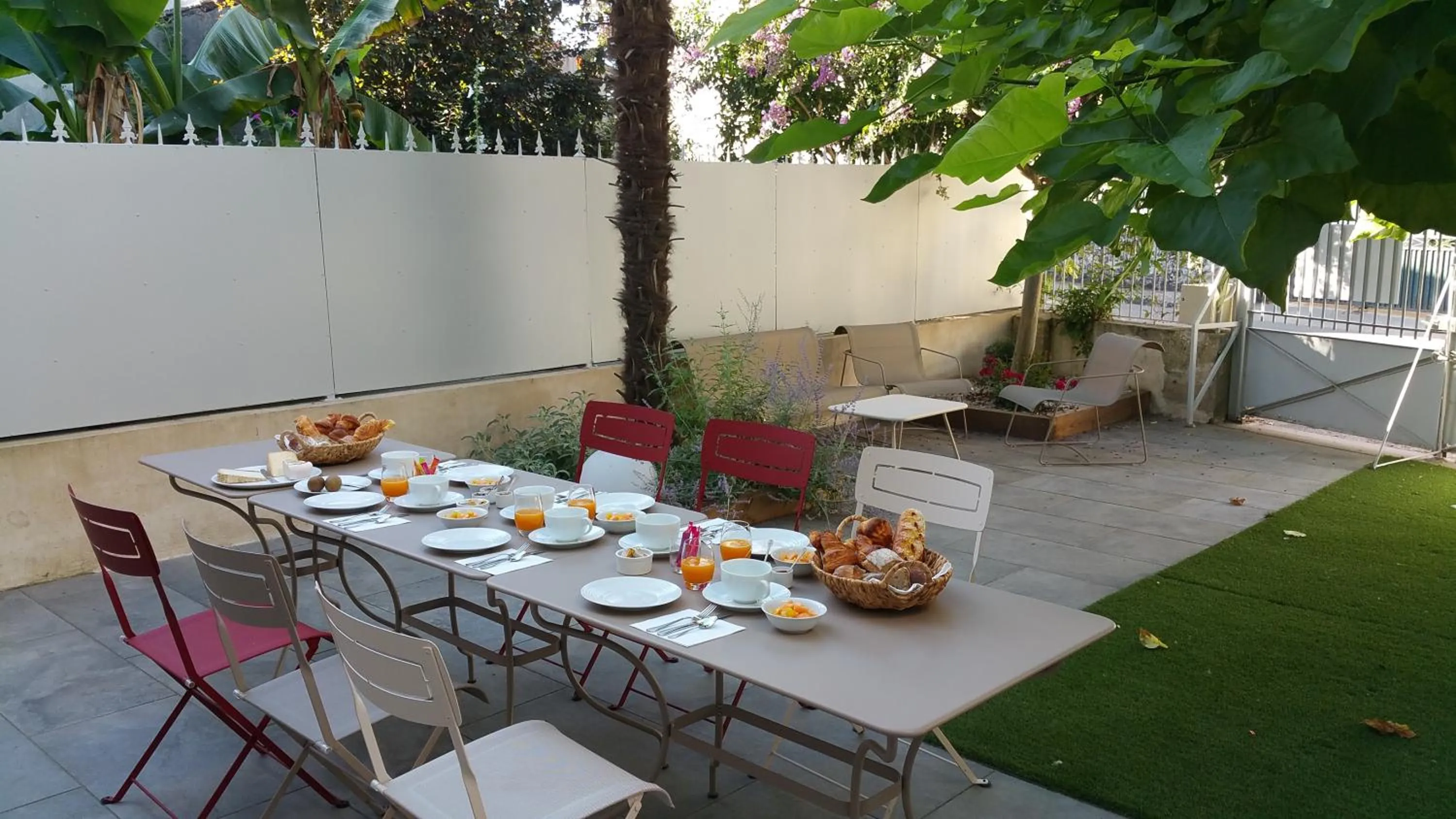 Patio in La Sauternaise, luxury Boutique B&B