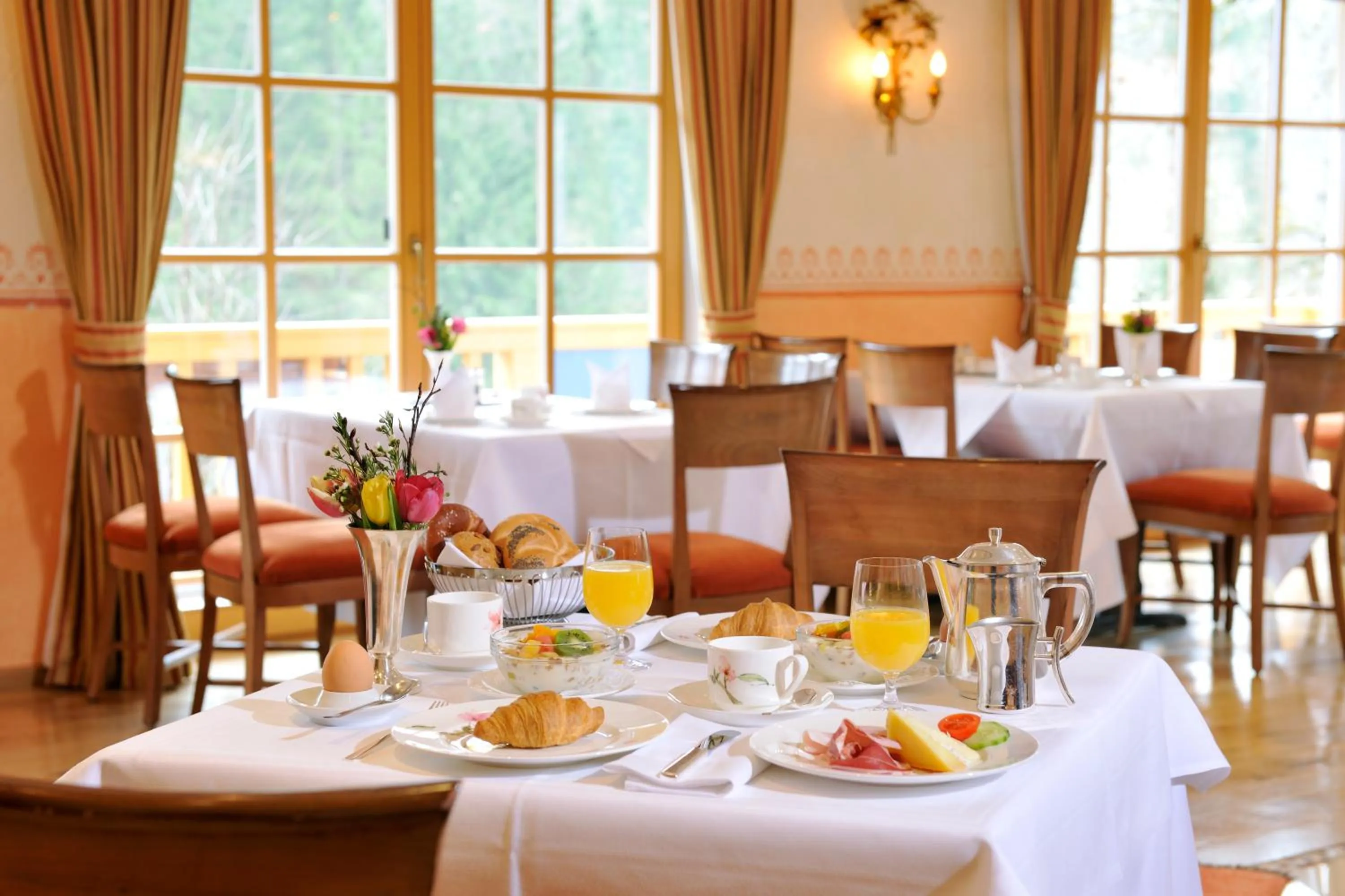 Restaurant/places to eat in Romantik Alpenhotel Waxenstein