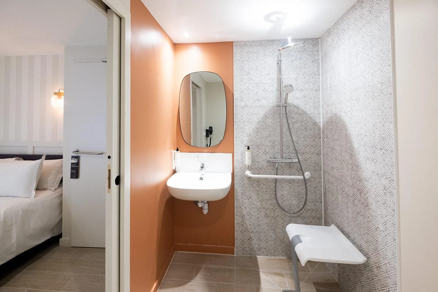 Bathroom, Bed in Hôtel de la Plage
