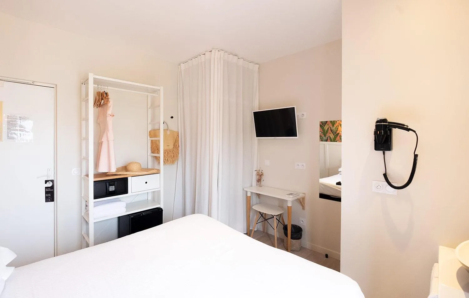 Bed in Hôtel de la Plage