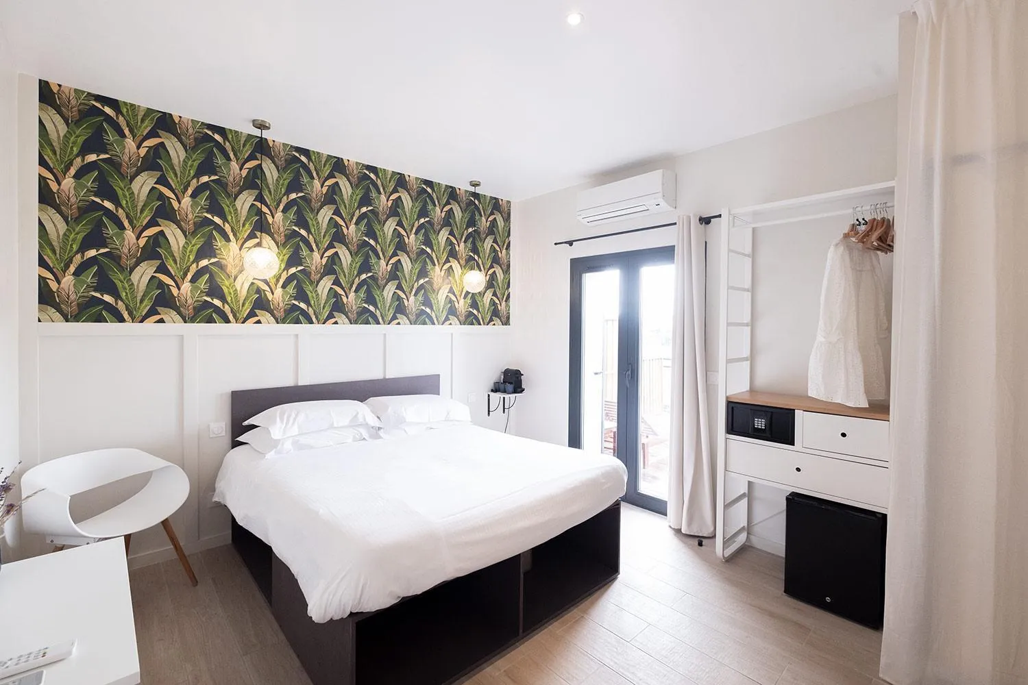 Bedroom, Bed in Hôtel de la Plage