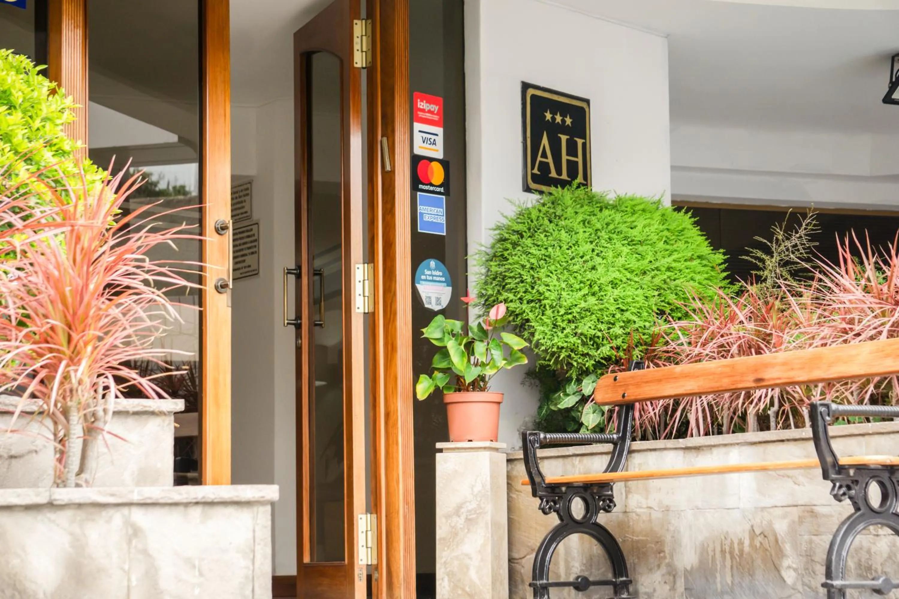 Facade/entrance in Daniel's Apart Hotel