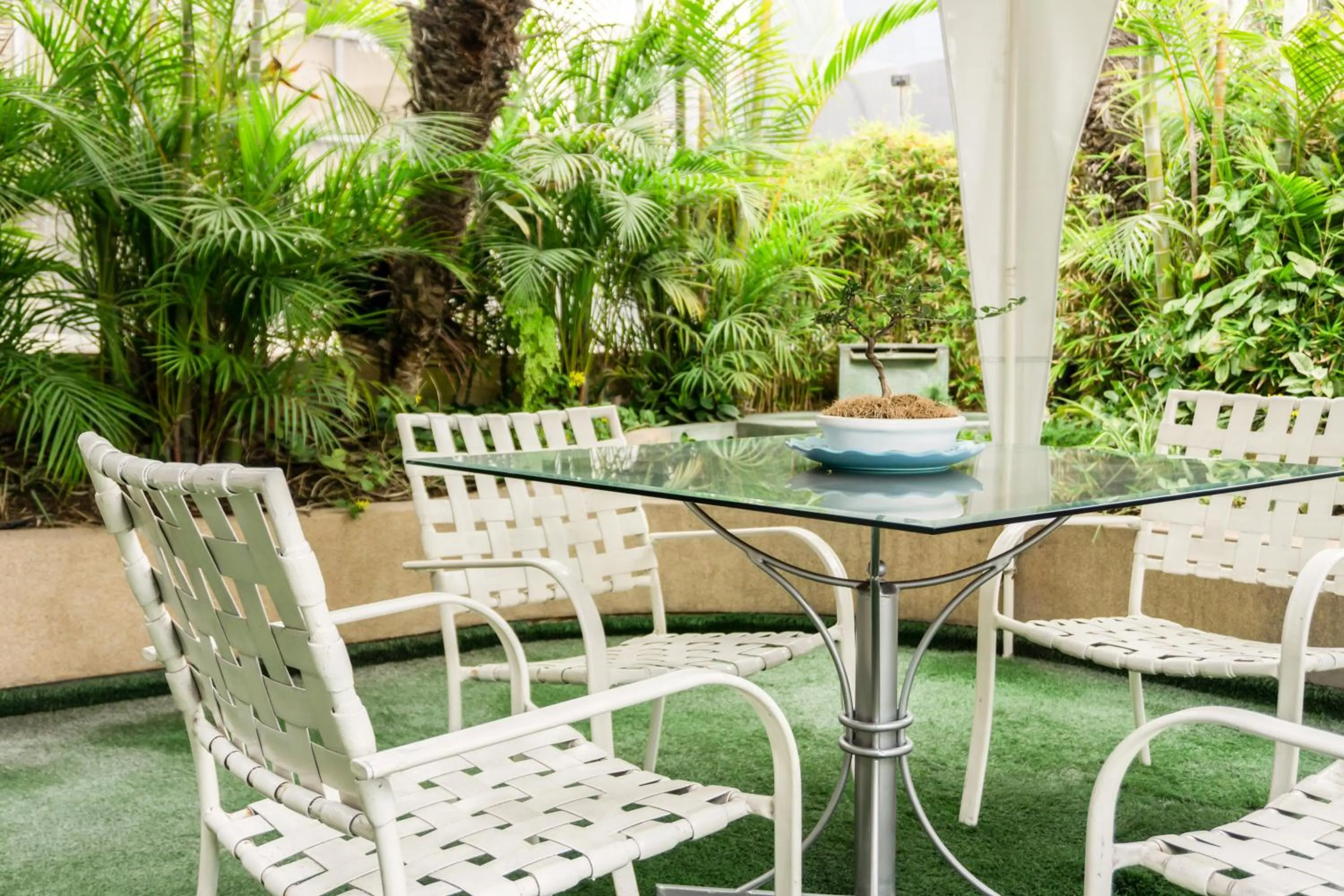 Patio in Daniel's Apart Hotel