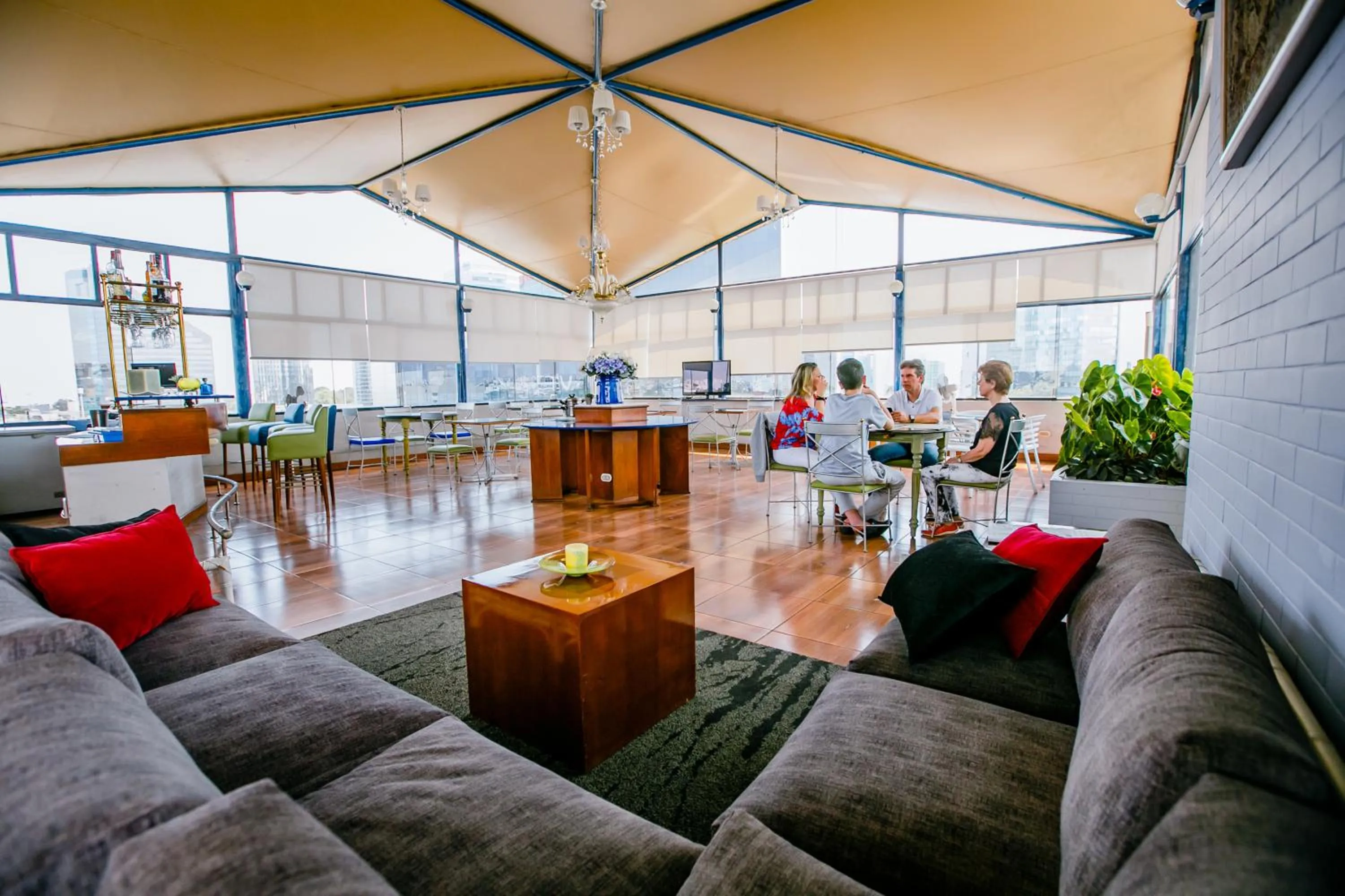 Restaurant/places to eat in Daniel's Apart Hotel