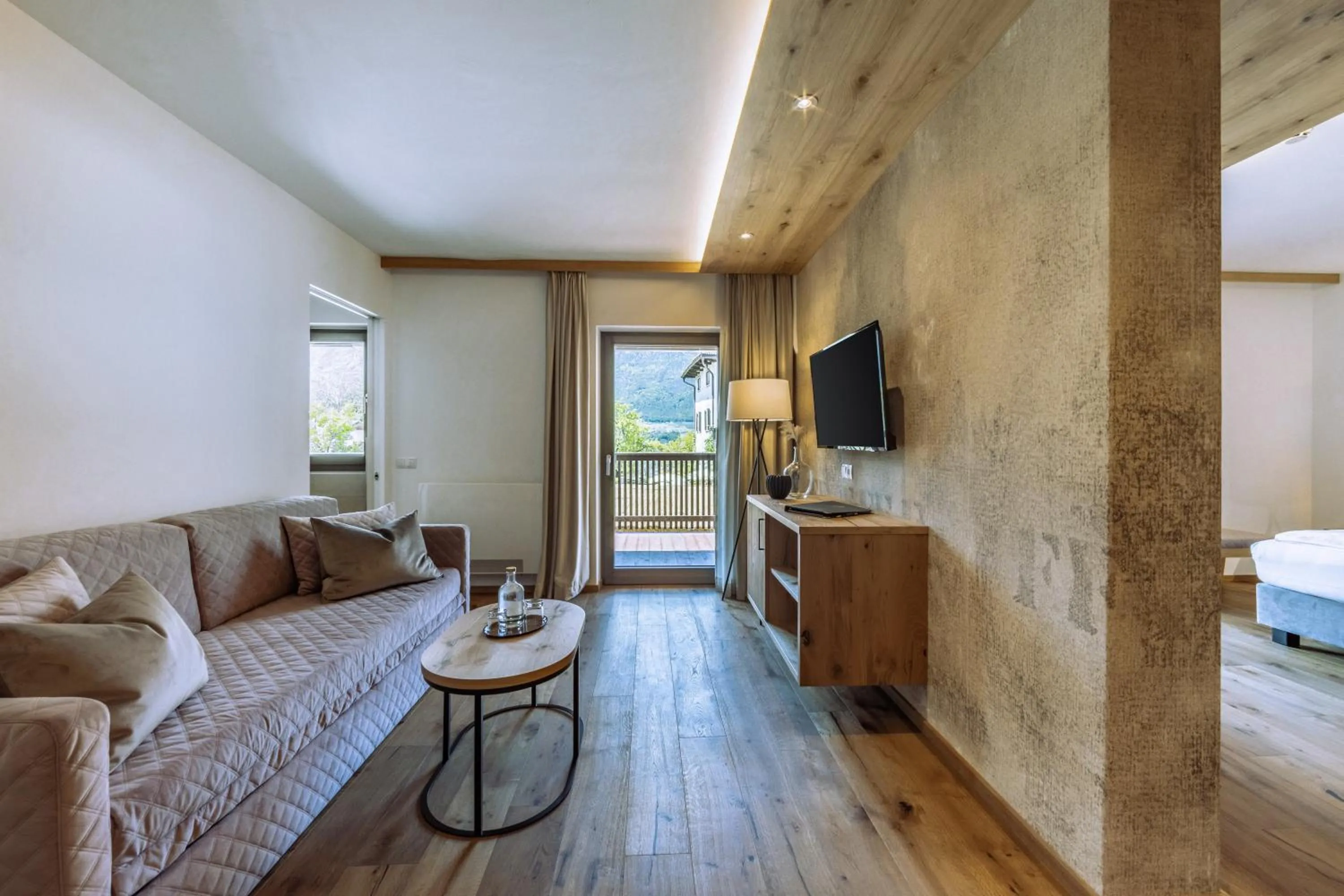 Living room, Bed in Hotel Ansitz Rungghof