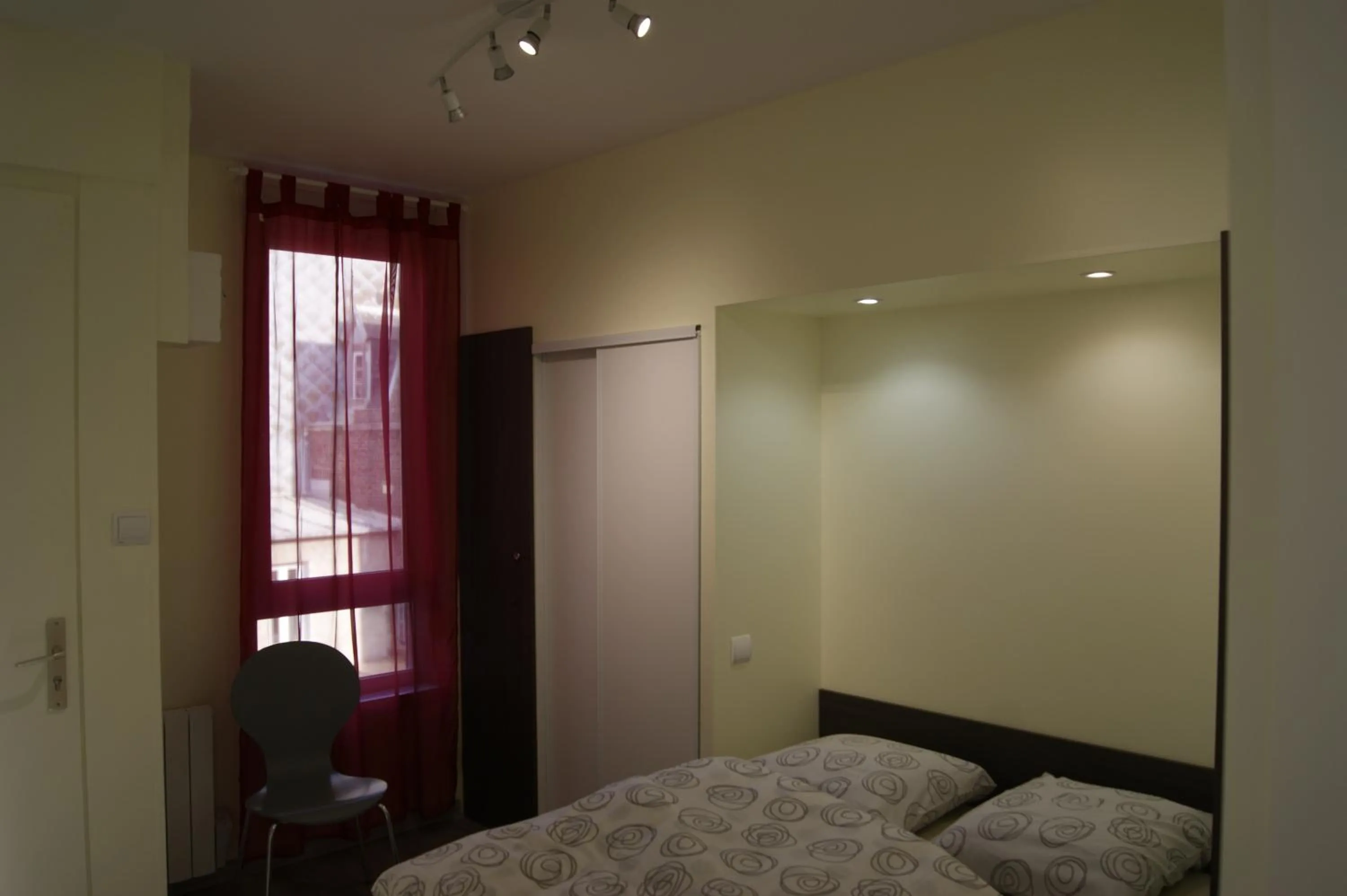 Bedroom, Bed in Simple Asile
