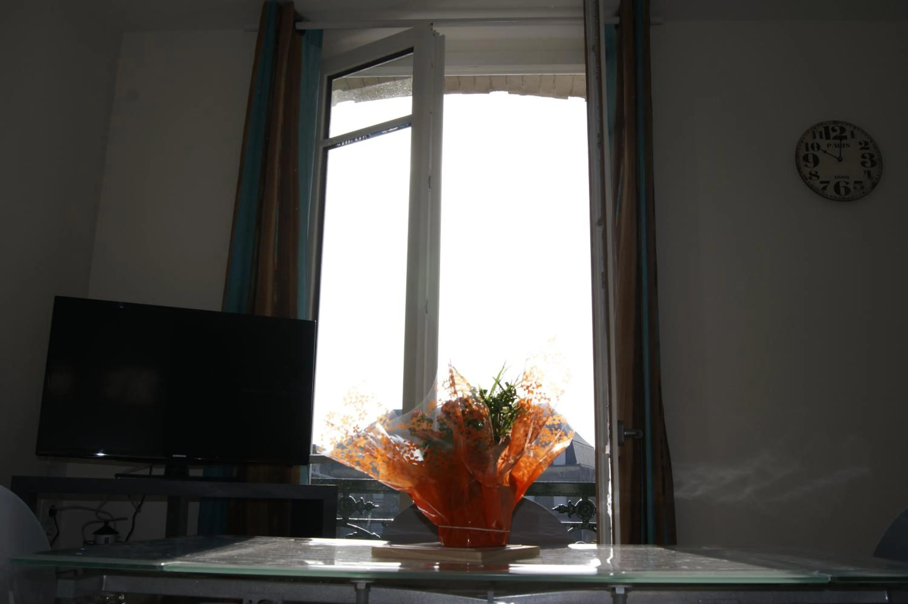 Dining area in Simple Asile