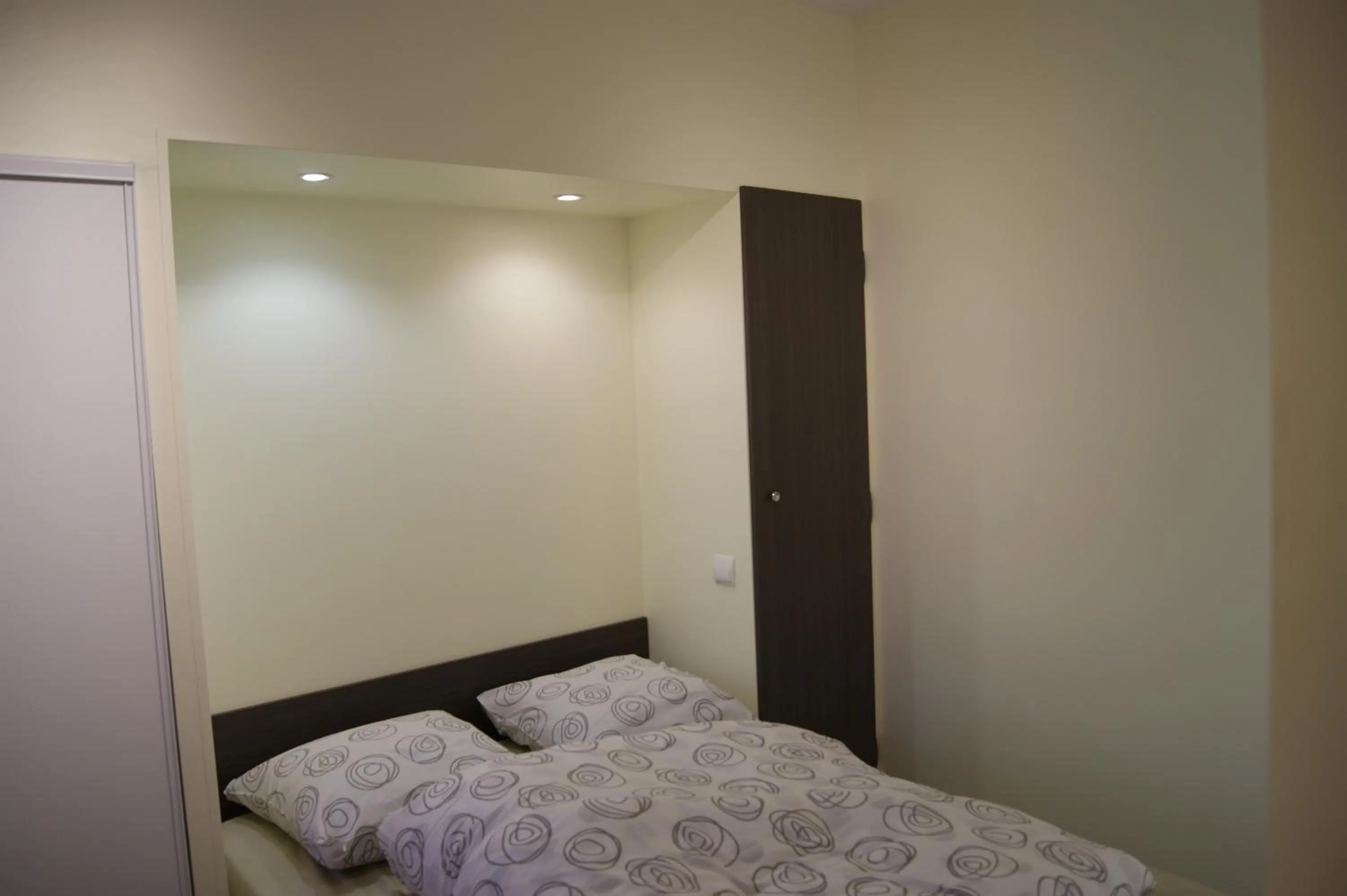 Bedroom, Bed in Simple Asile