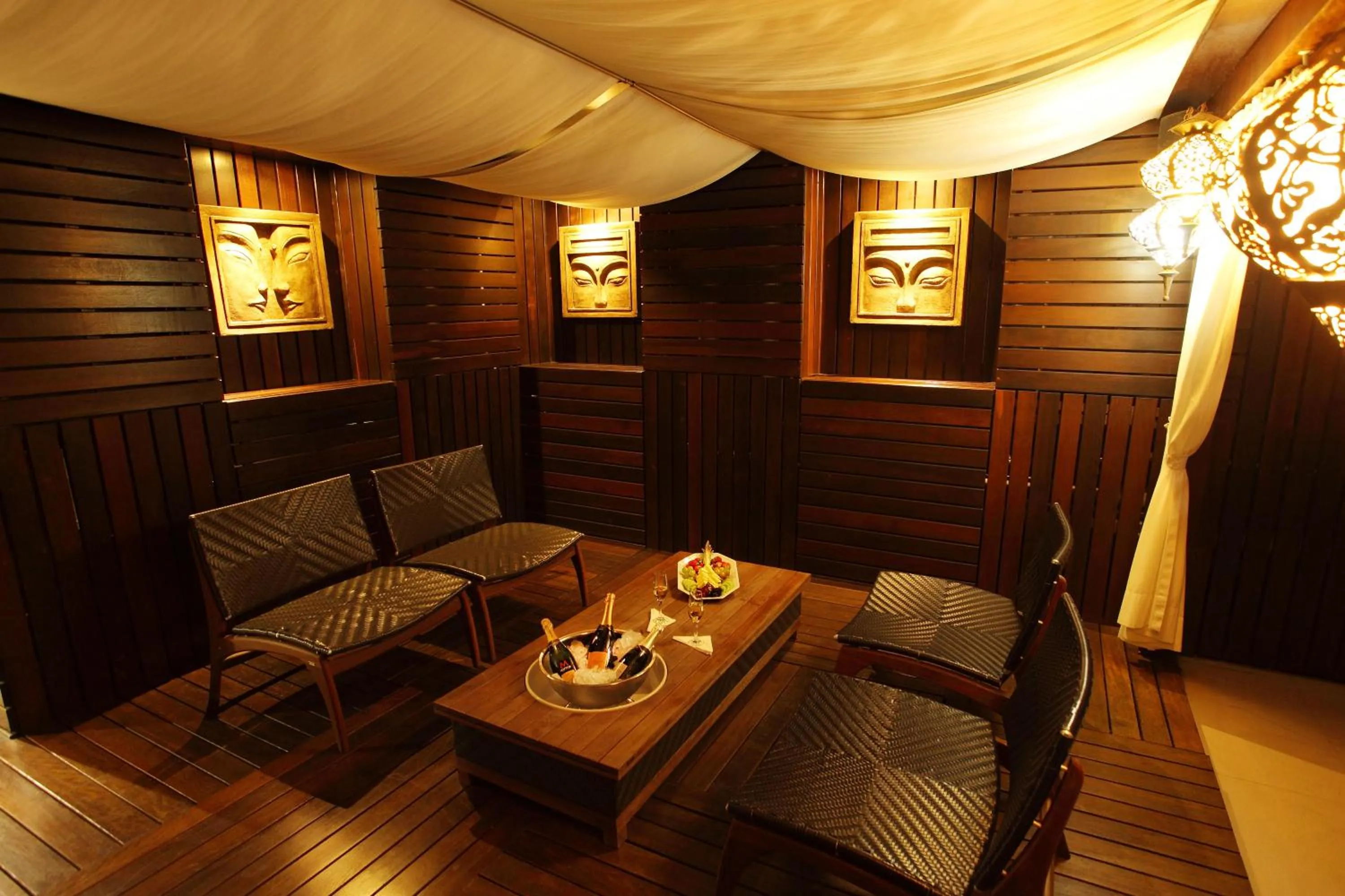 Communal lounge/ TV room in Hotel Bhally