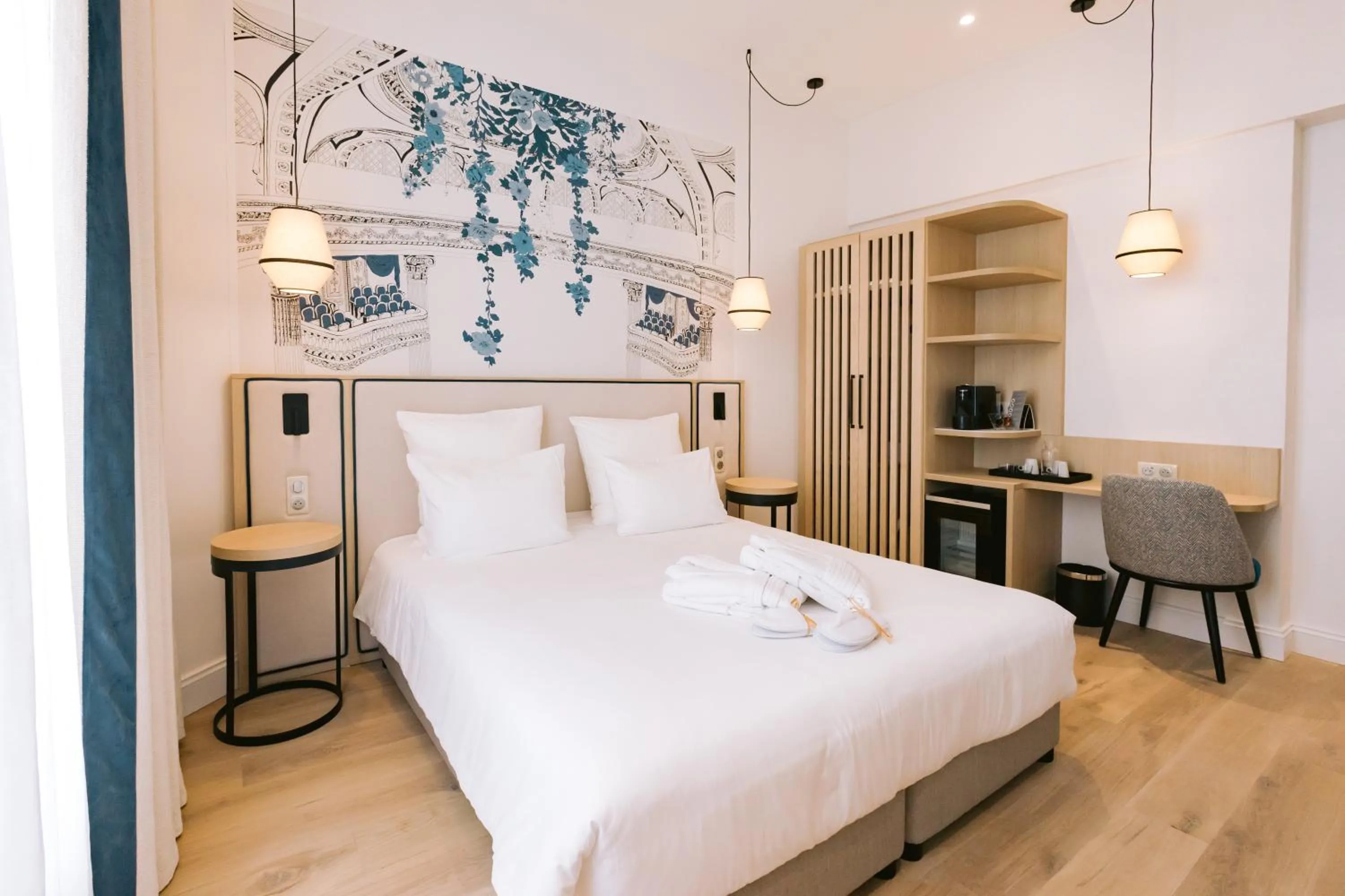 Photo of the whole room, Bed in Hôtel Majestic