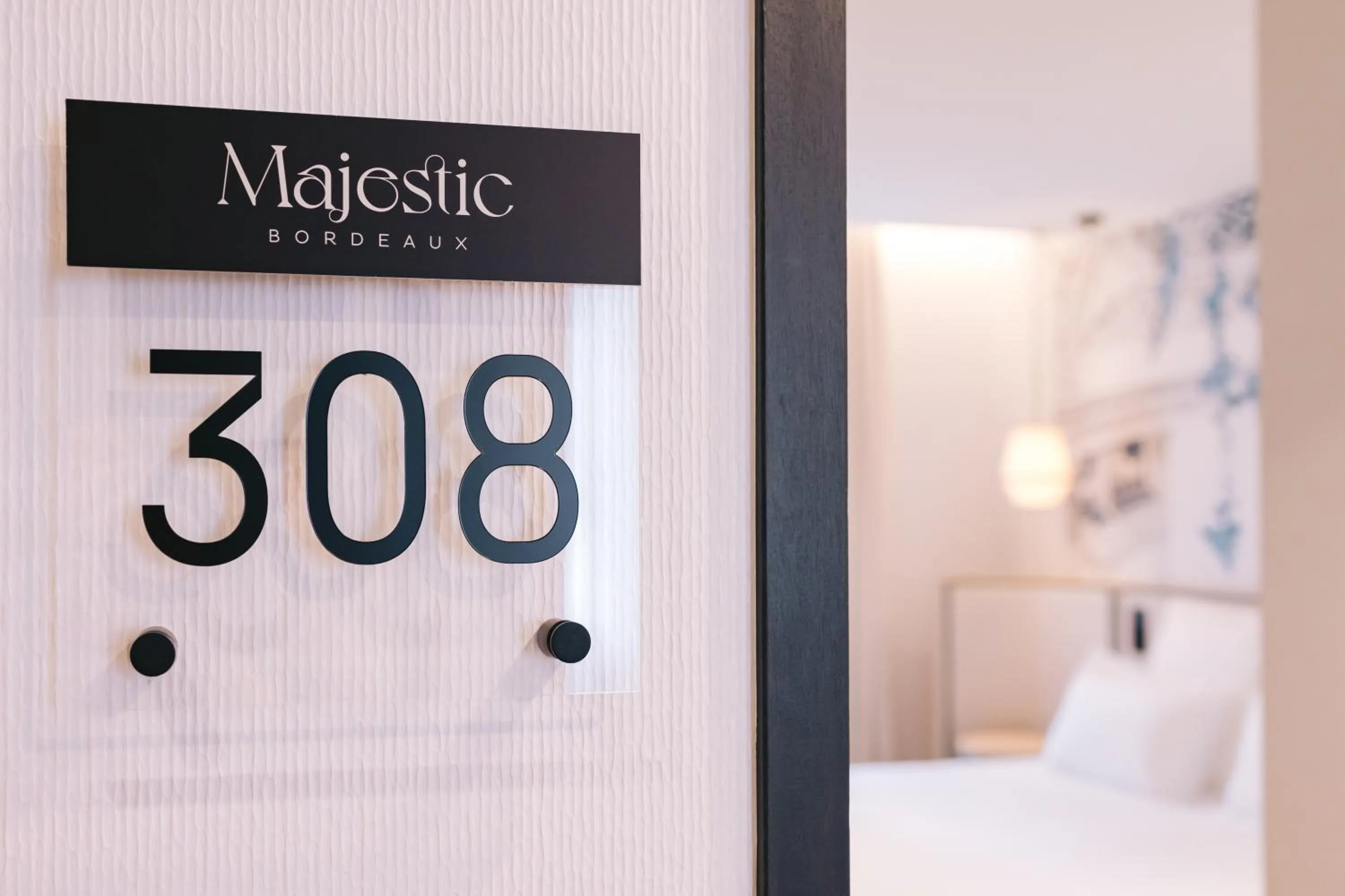 Bedroom, Bed in Hôtel Majestic