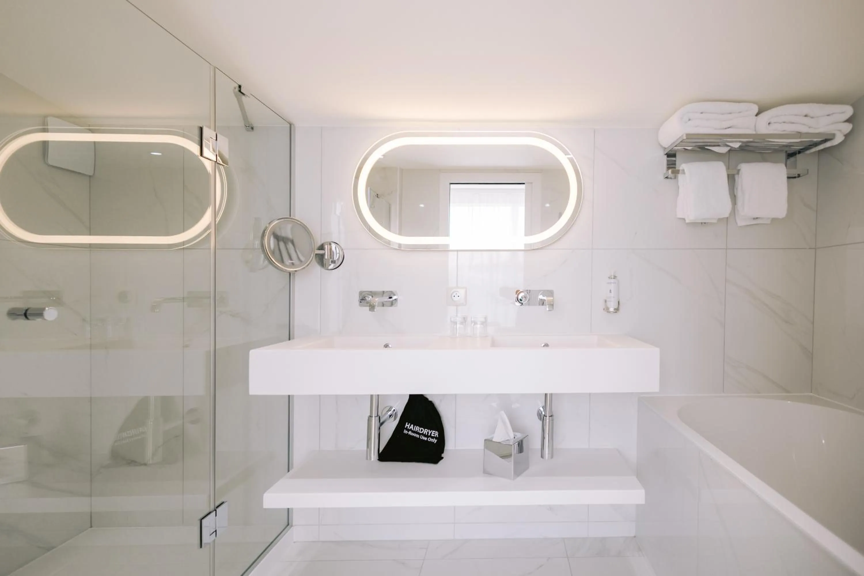 Bathroom in Hôtel Majestic