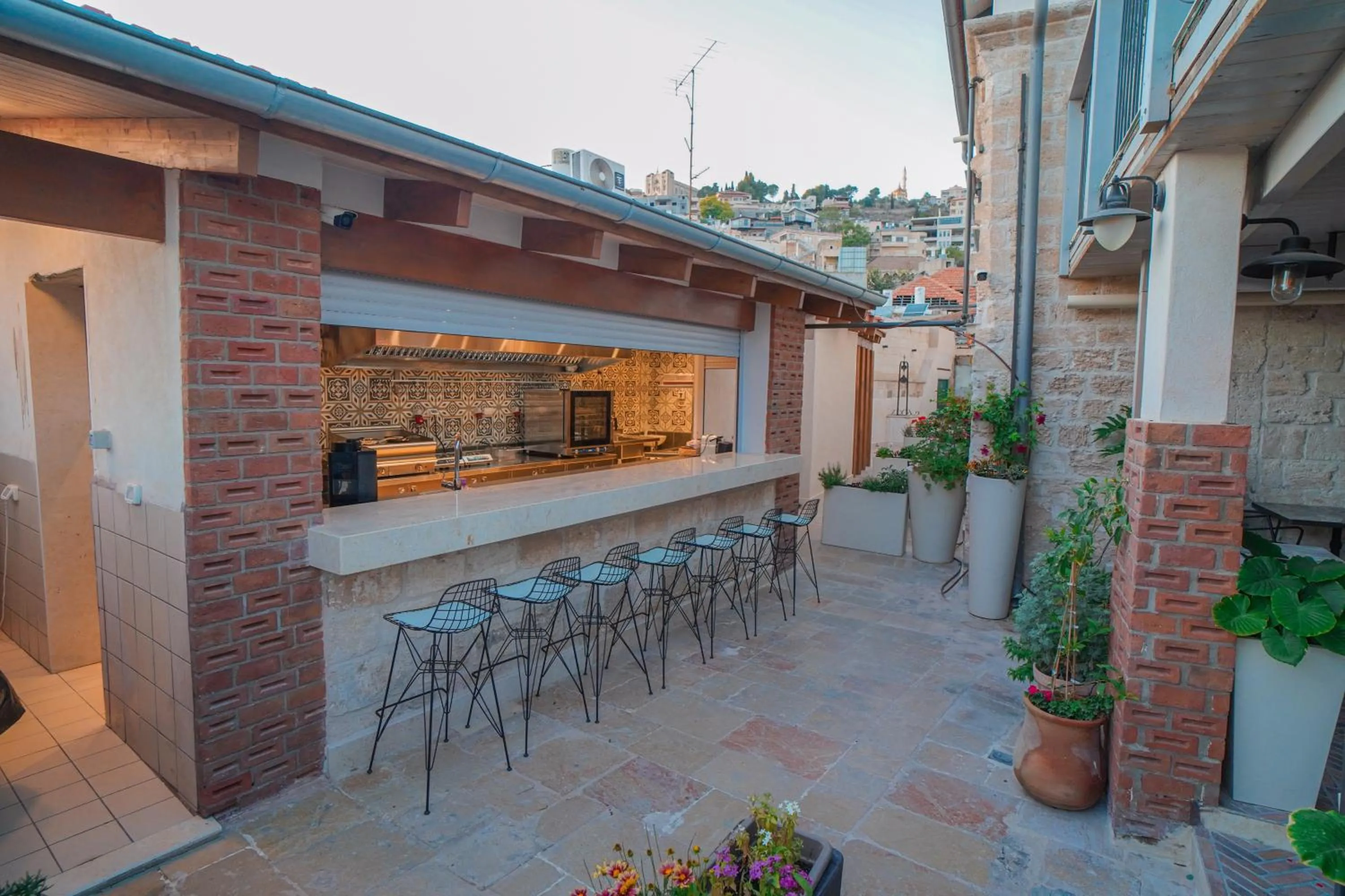 Restaurant/places to eat in Michel House