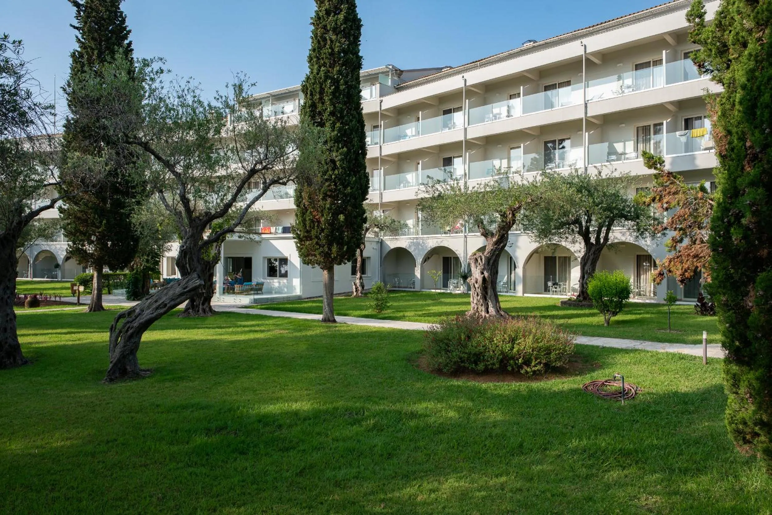 Garden in Delfinia Hotel