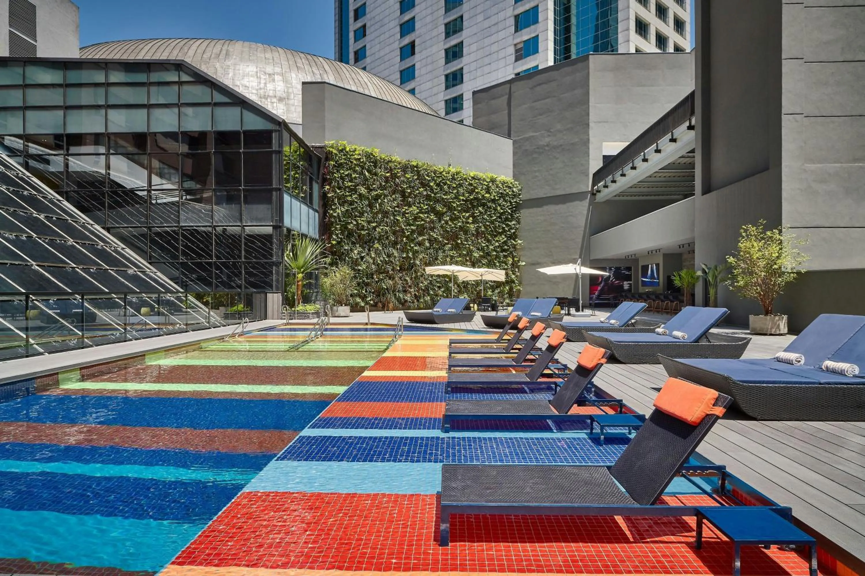 Swimming pool in Sheraton São Paulo WTC Hotel