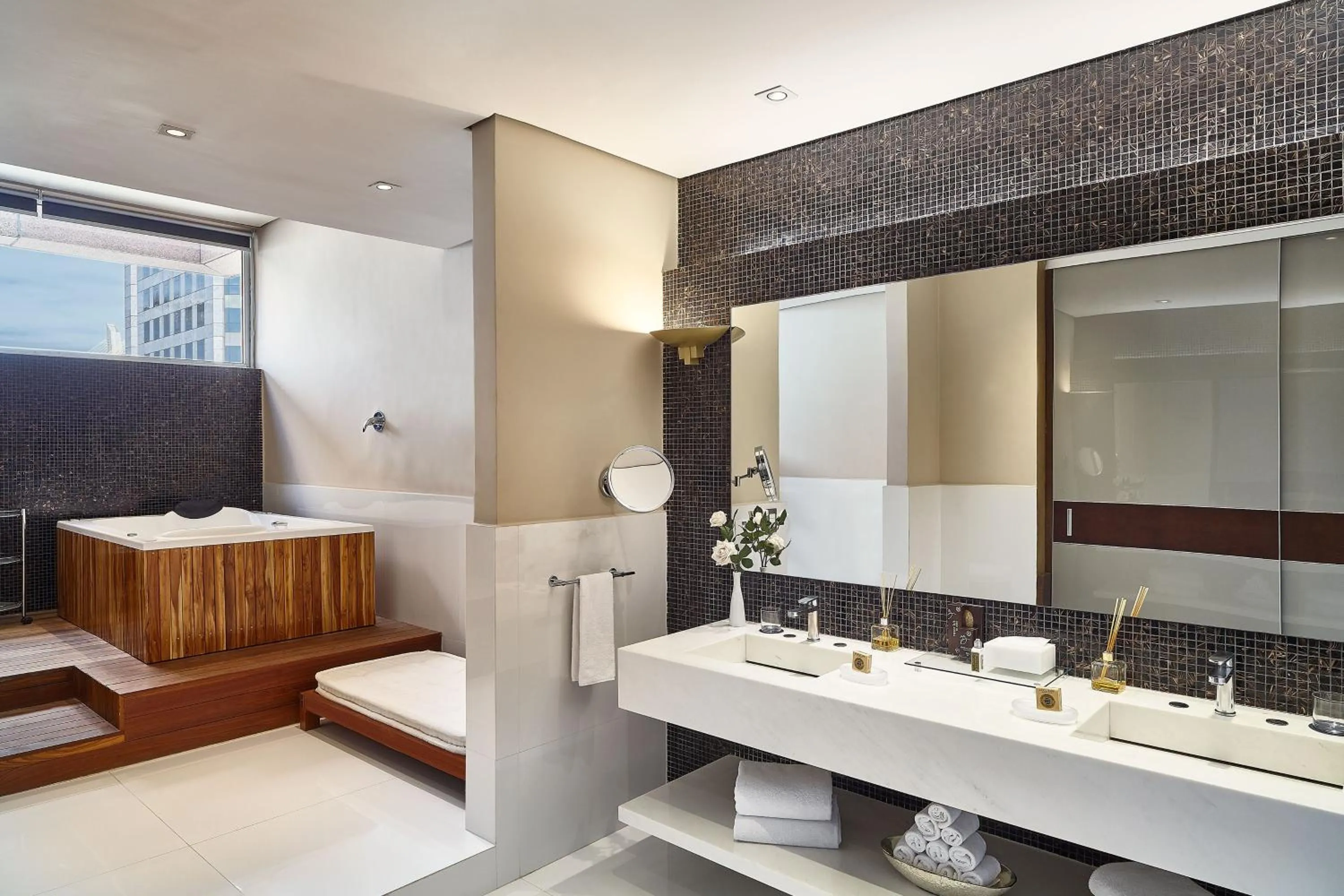 Bathroom, Bed in Sheraton São Paulo WTC Hotel